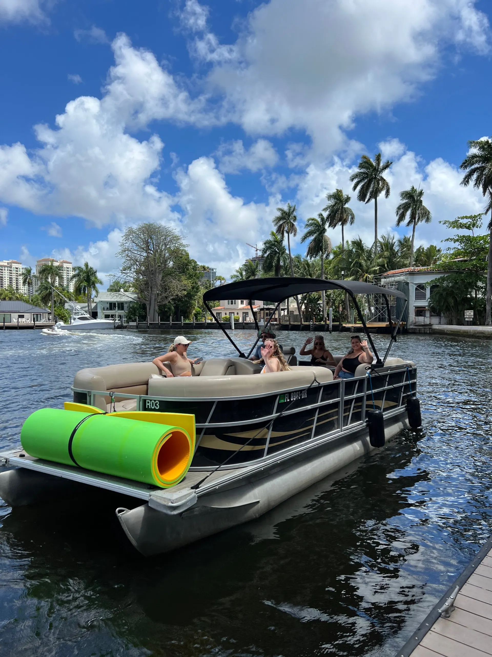 Comfortable and spacious 28’ Pontoon 