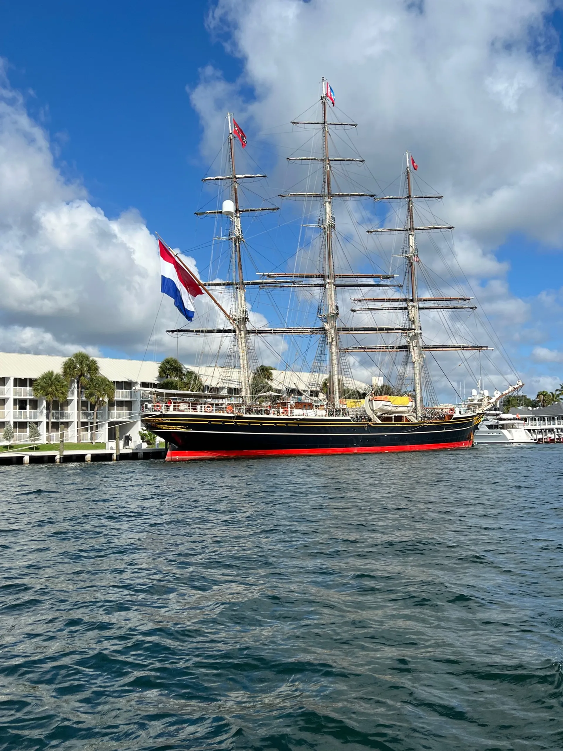 Comfortable and spacious 28’ Pontoon 