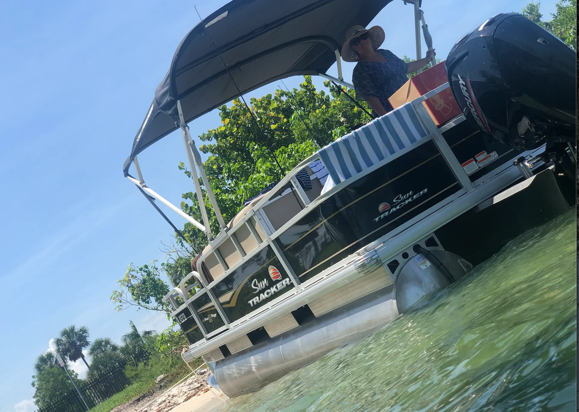 SUN TRACKER BASS BUGGY 18 DLX in Fort Lauderdale, FL — photo 2