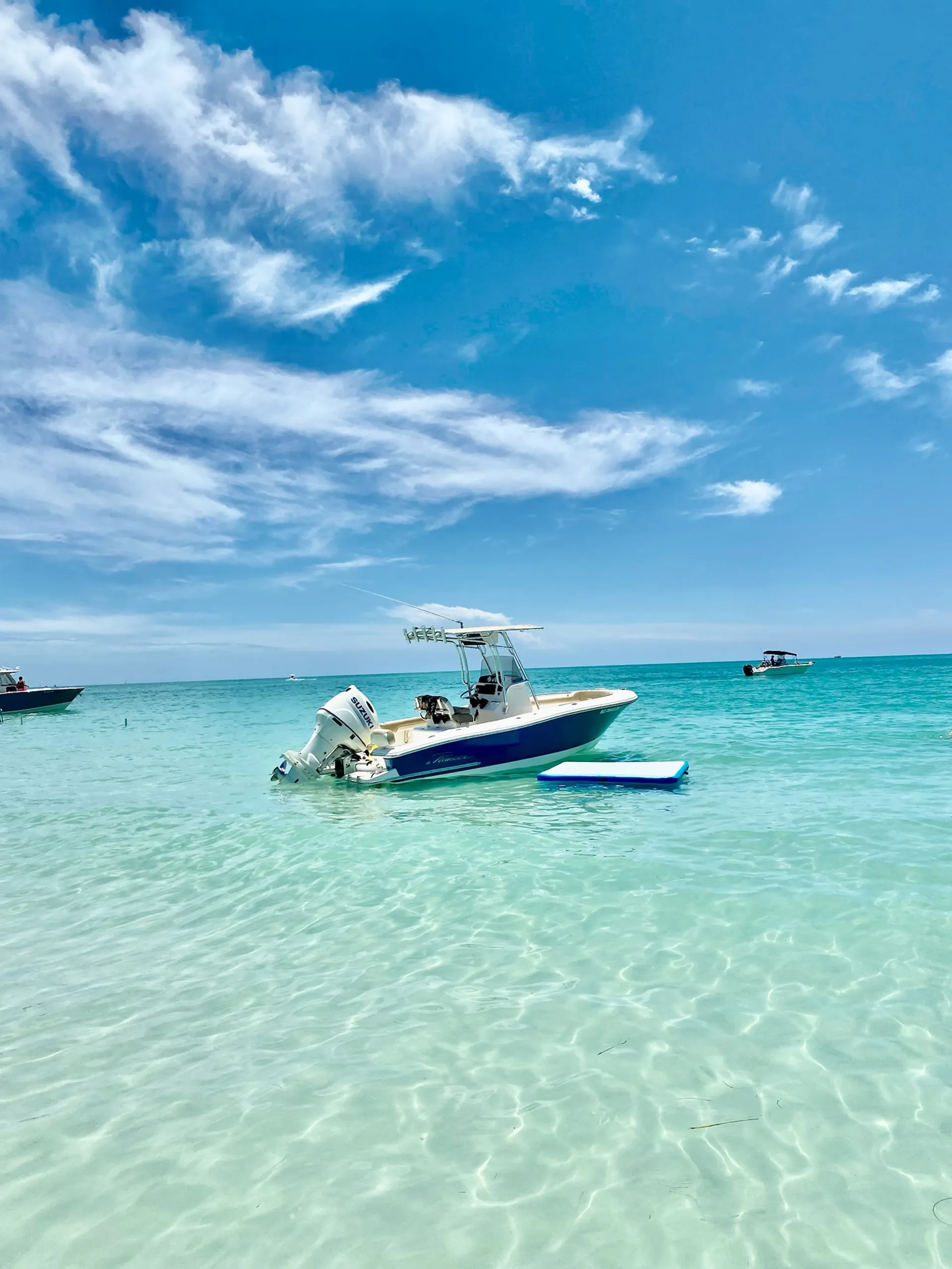 20’ Center Console. Sandbar chillin