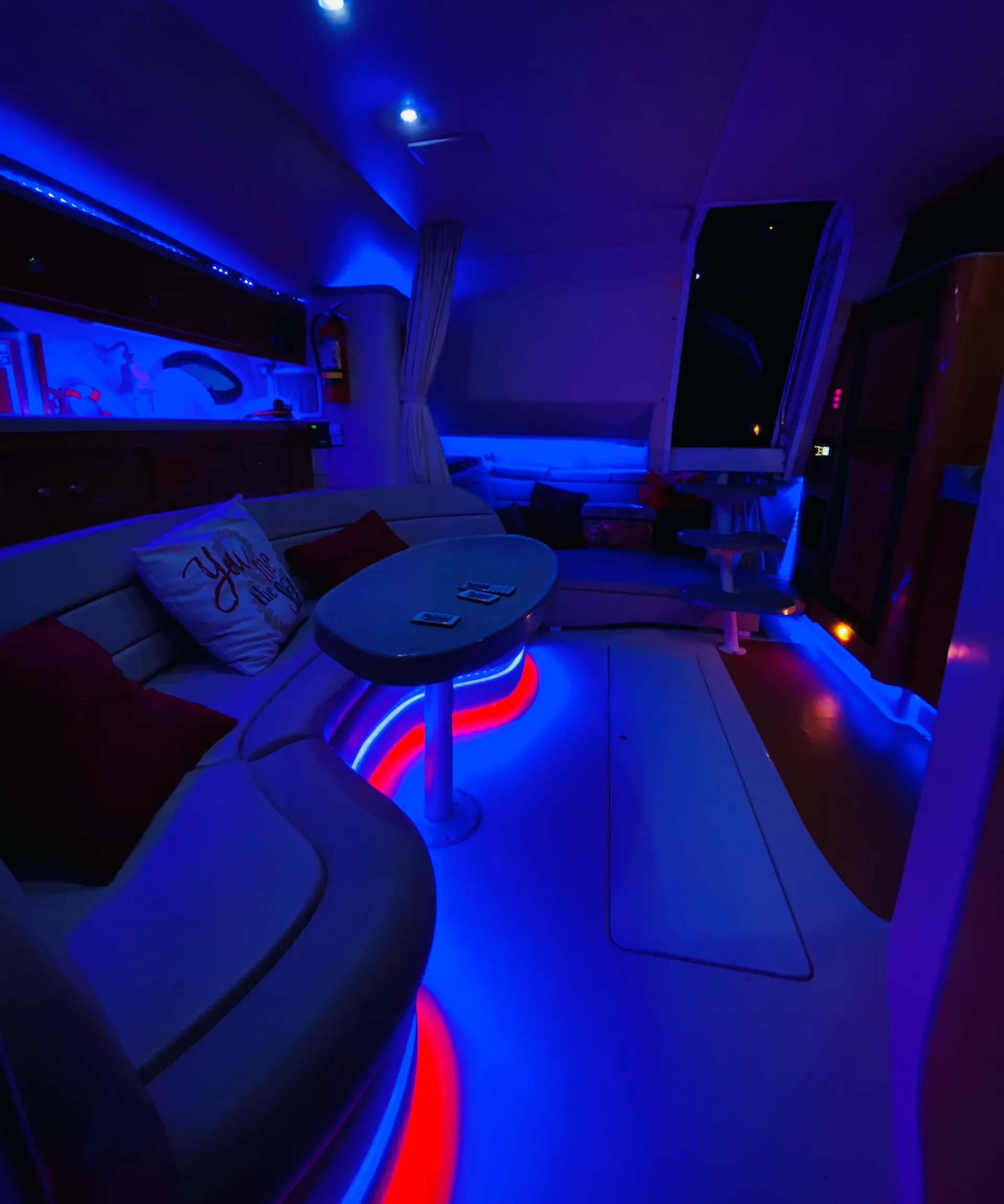 Sea Ray Boats 380 Sundancer in Miami, FL — photo 2