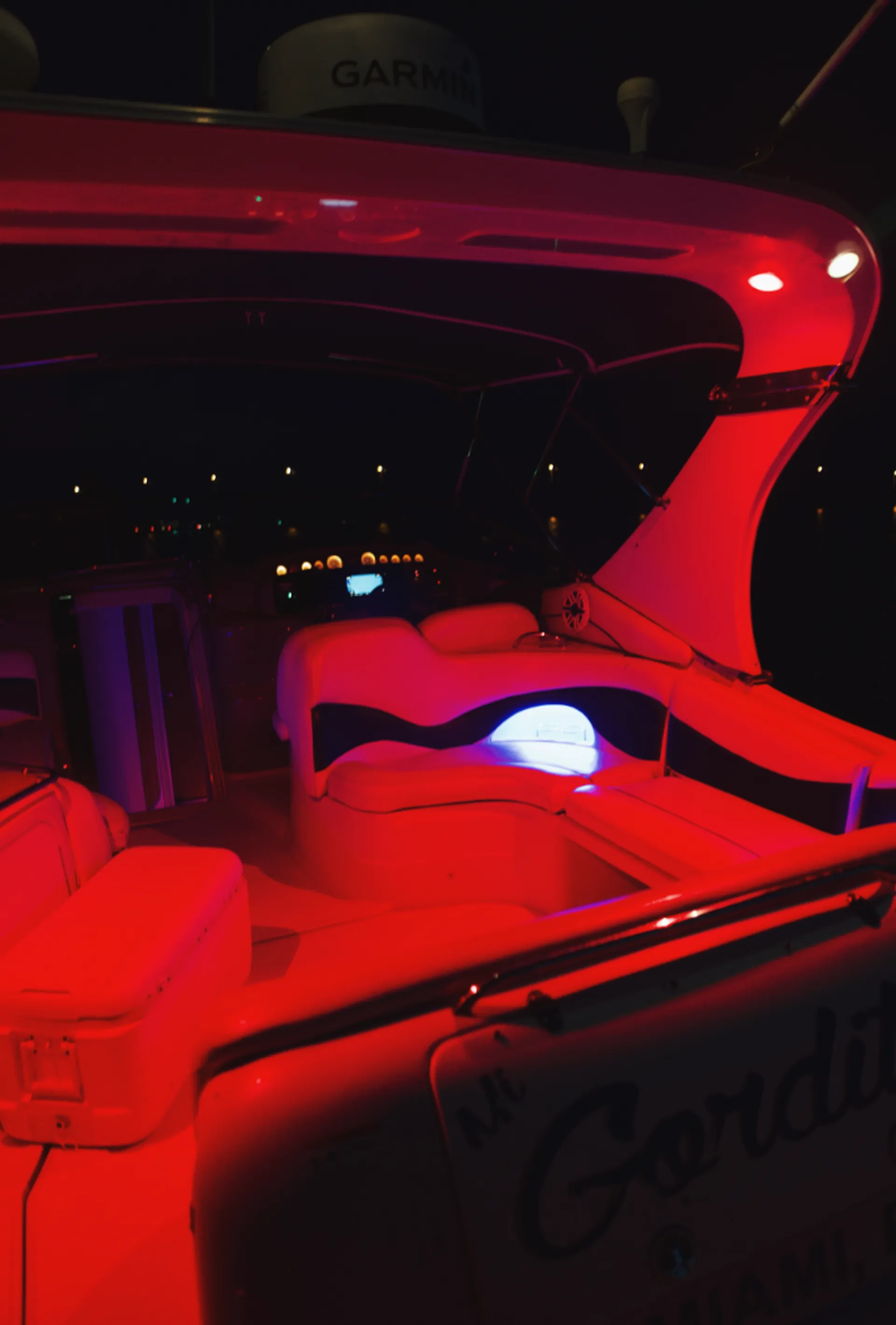 Sea Ray Boats 380 Sundancer in Miami, FL — photo 3