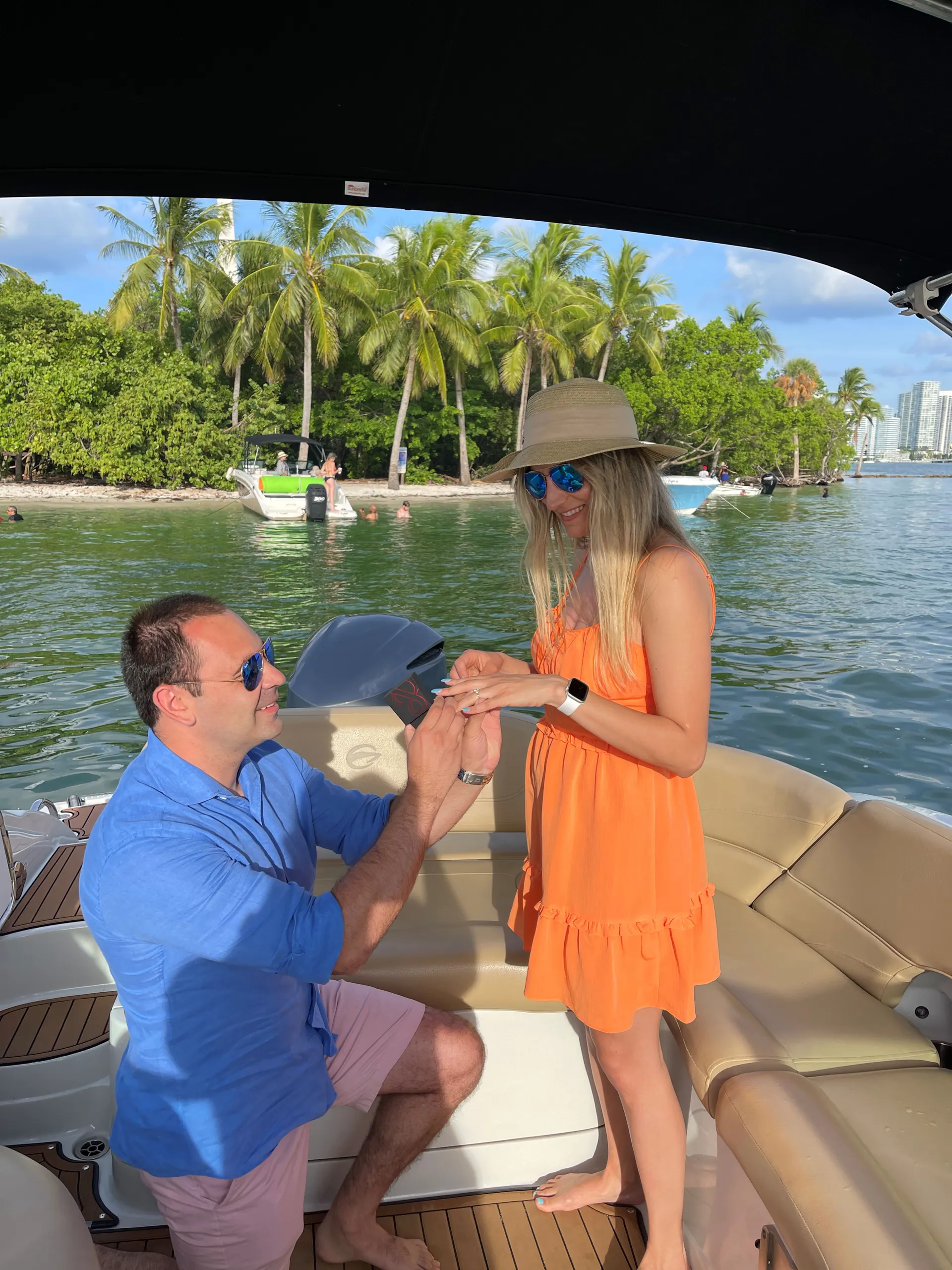1 HOUR FREE  Spectacular Sandbar / Skyline Miami Boat Tour -