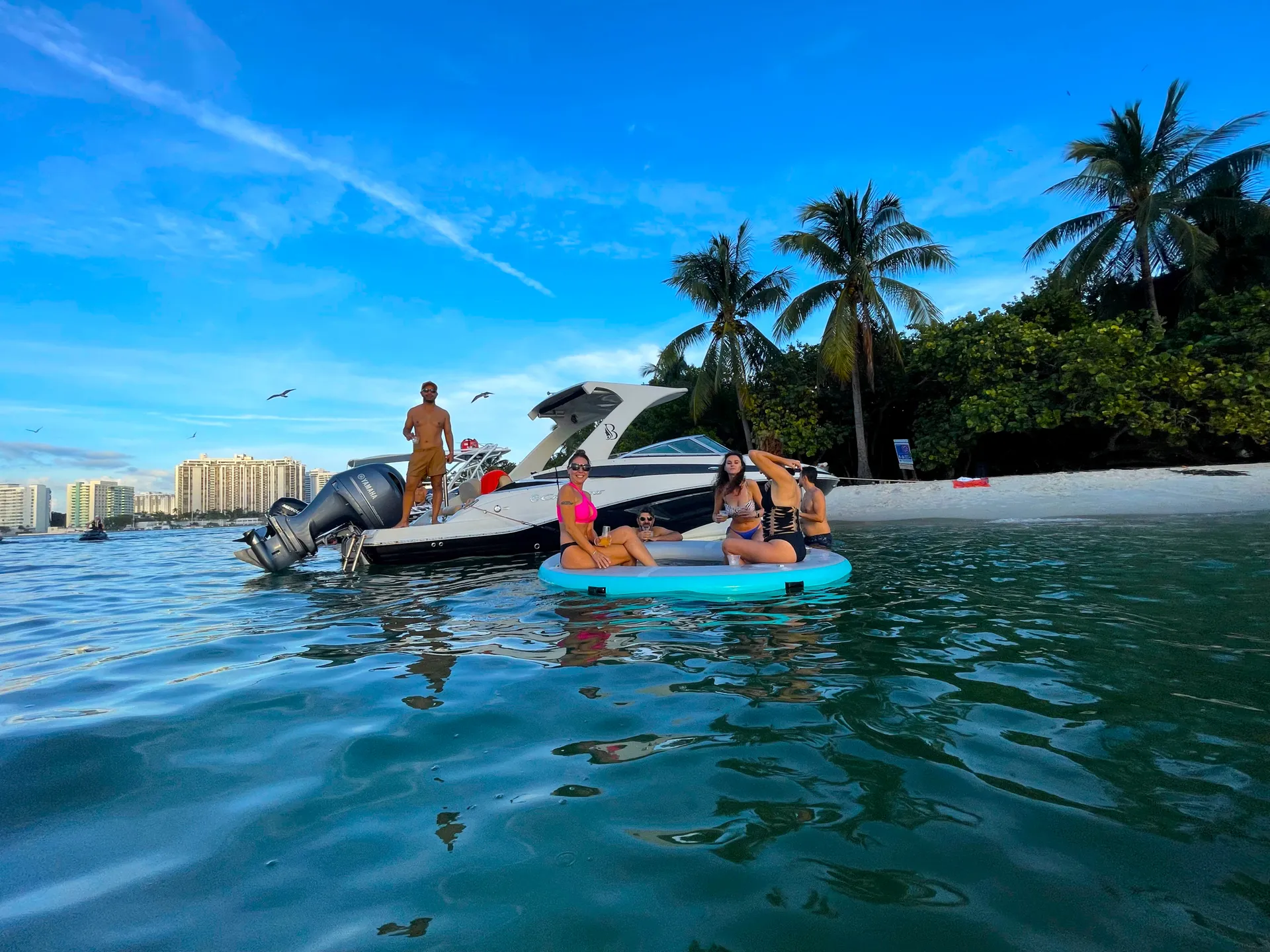 1 HOUR FREE  Spectacular Sandbar / Skyline Miami Boat Tour -
