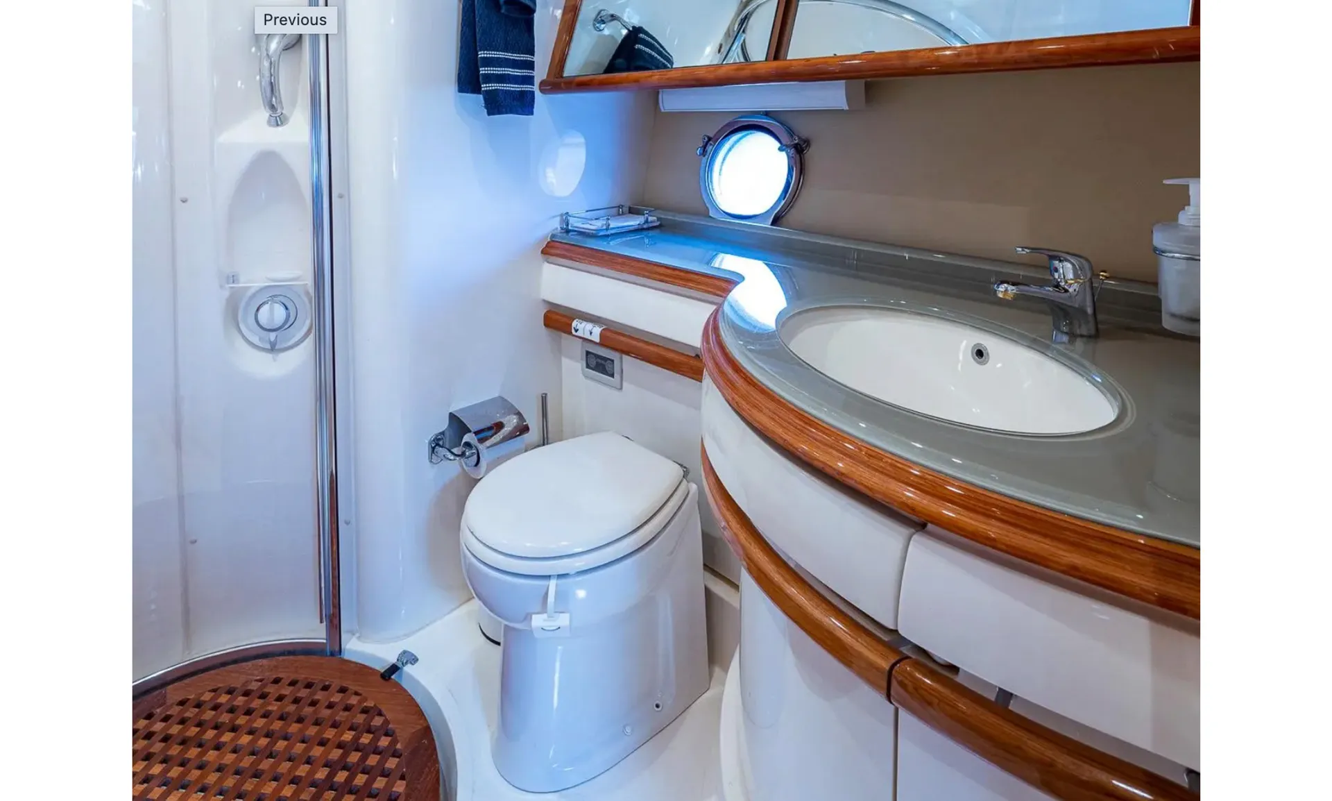Luxurious 60ft Azimut Double-Deck Yacht