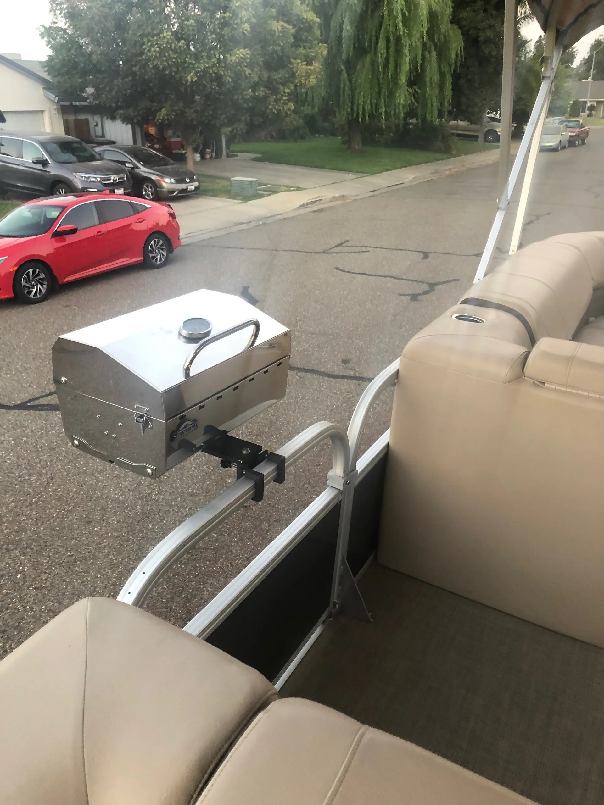 24’ Tritoon Sun Tracker Party Barge. Delivery Available!