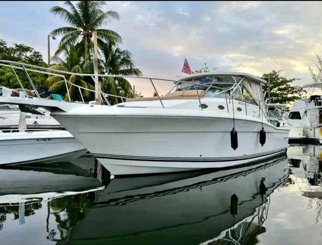 Rent a Wellcraft express cruiser in Gulf Breeze, FL near me