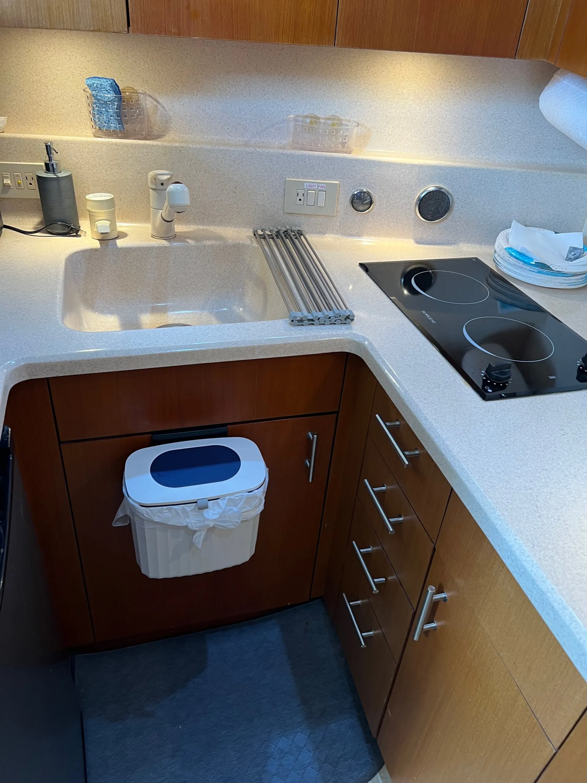 40 ft. Ocean Yachts “ANDIAMO” Your custom day on the water.