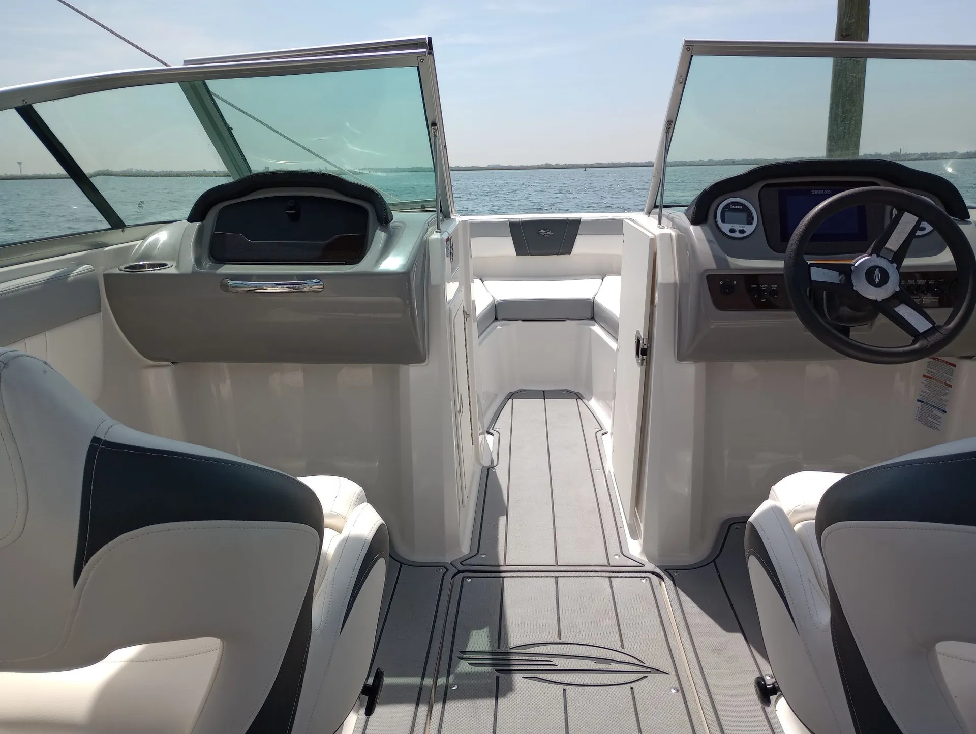 CHAPARRAL BOATS 21 SSI in Oceanside, NY — photo 3