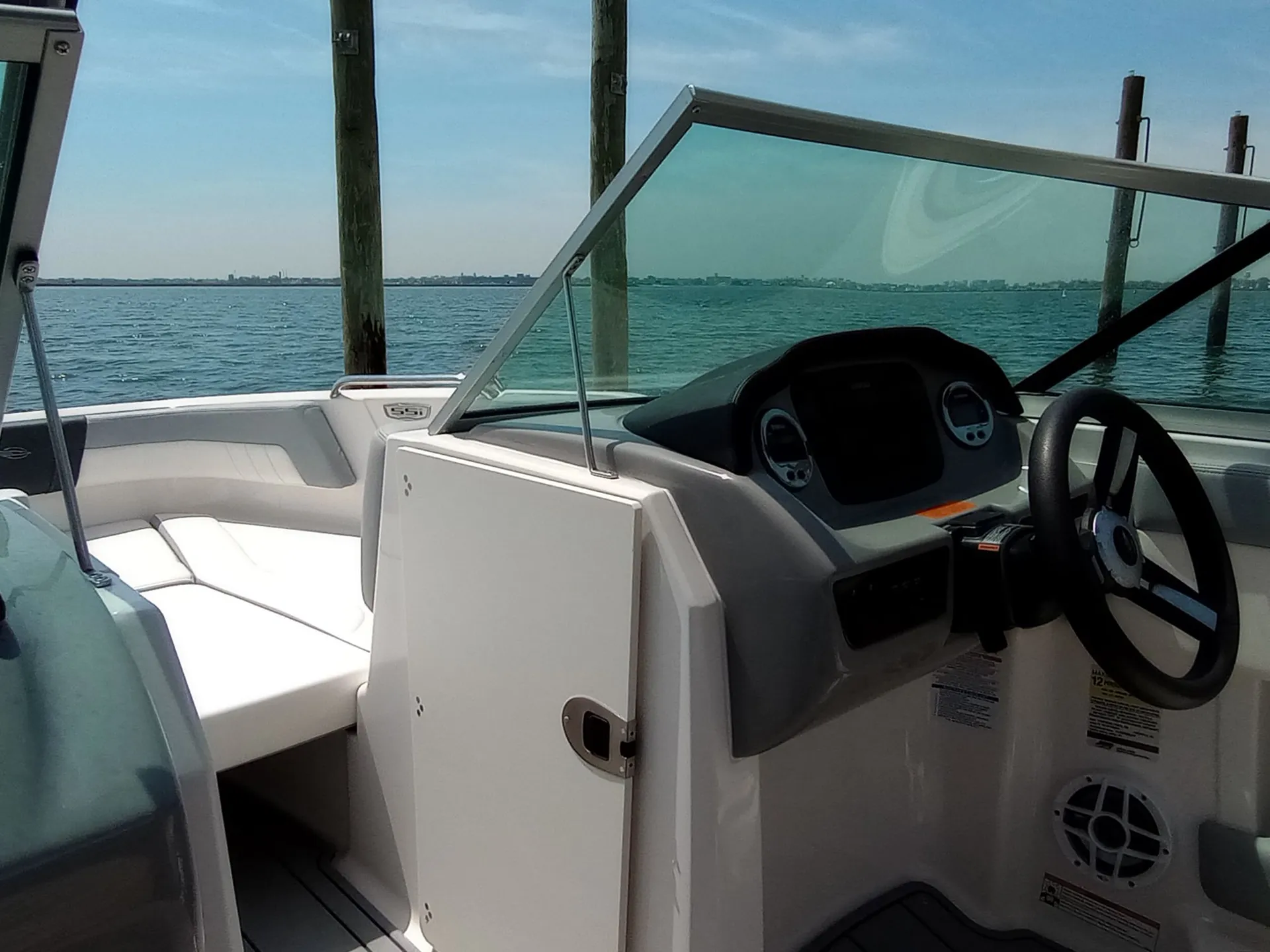 CHAPARRAL BOATS 21 SSI in Oceanside, NY — photo 9