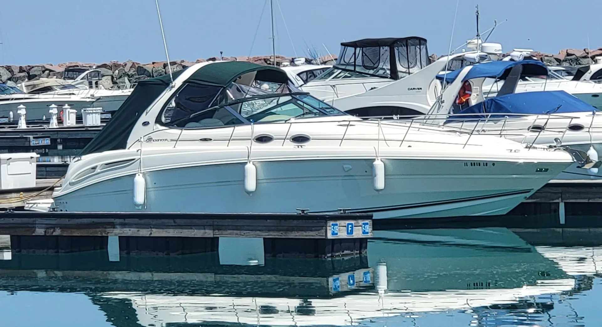 39ft Sea Ray Sundancer Luxury Yacht Charter Chicago