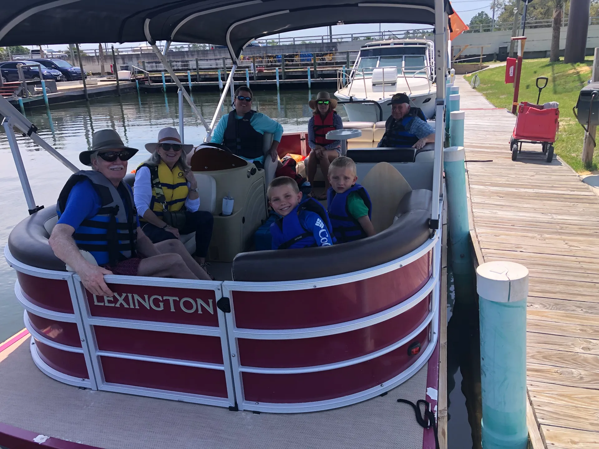 Amazing Pontoon in Panama City! 11 ppl