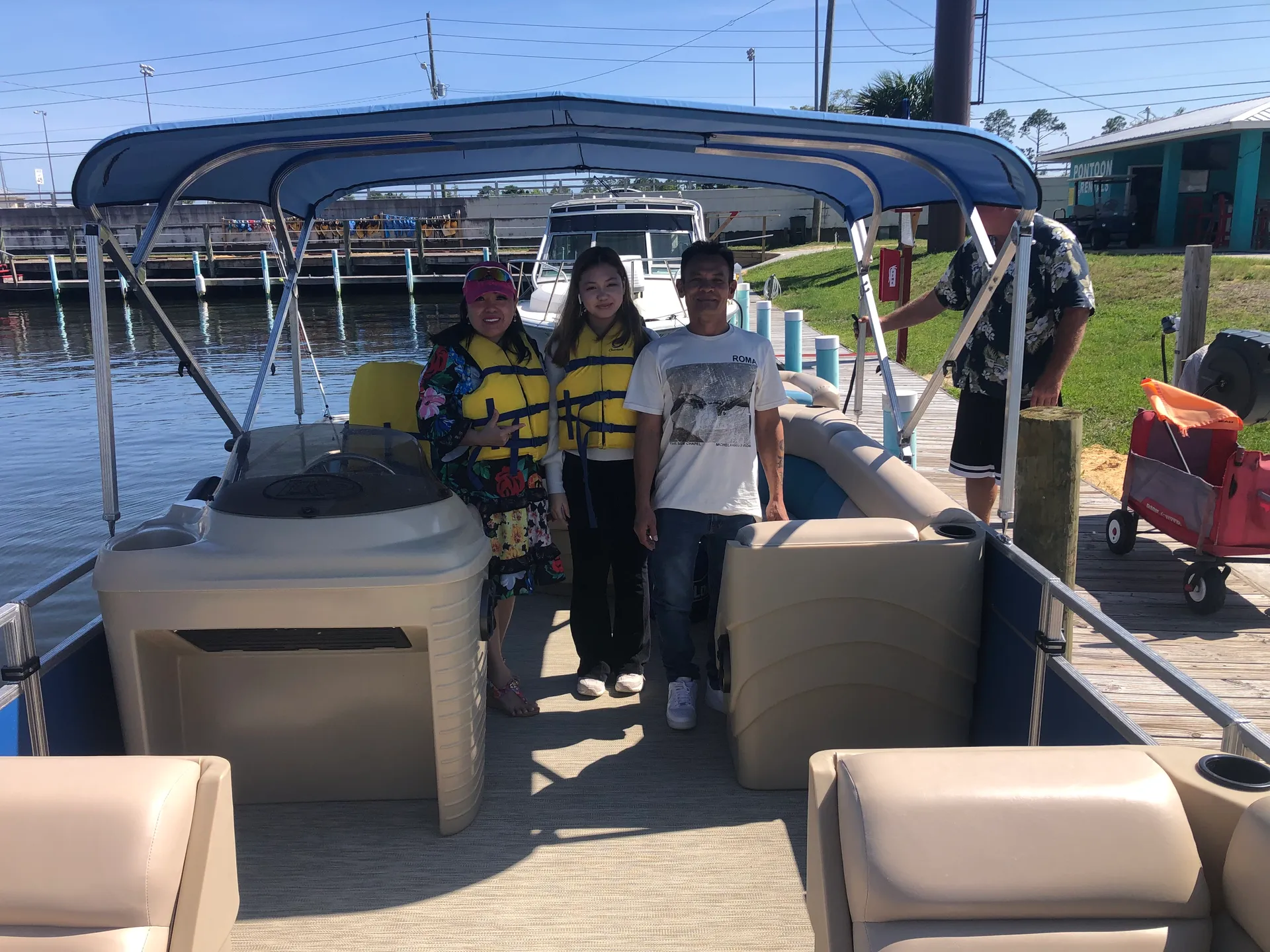 "Fun in the Sun" Best priced Pontoon - 12 ppl!