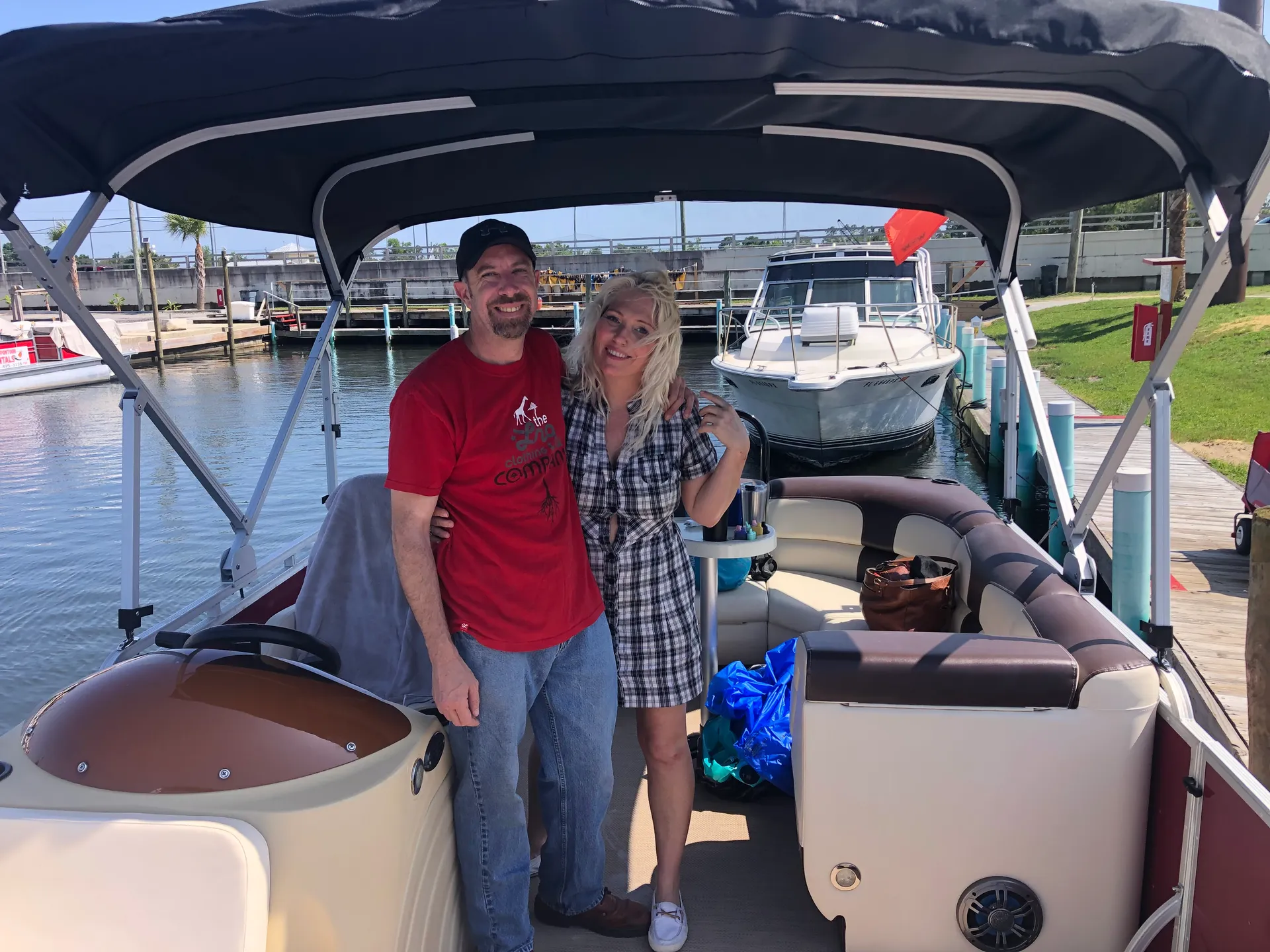 22' Leisure Craft - Built for fun! 11 ppl