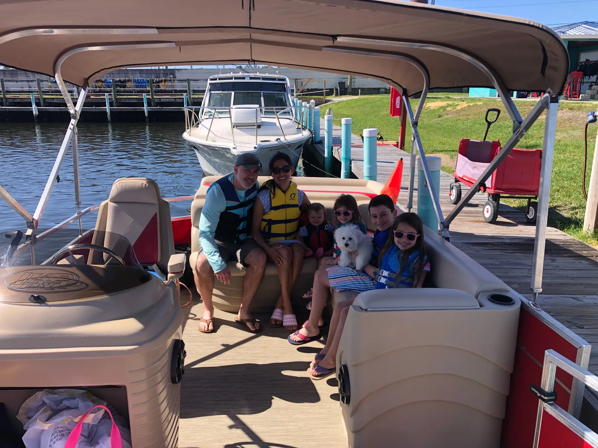 22' Leisure Craft - Built for fun! 11 ppl