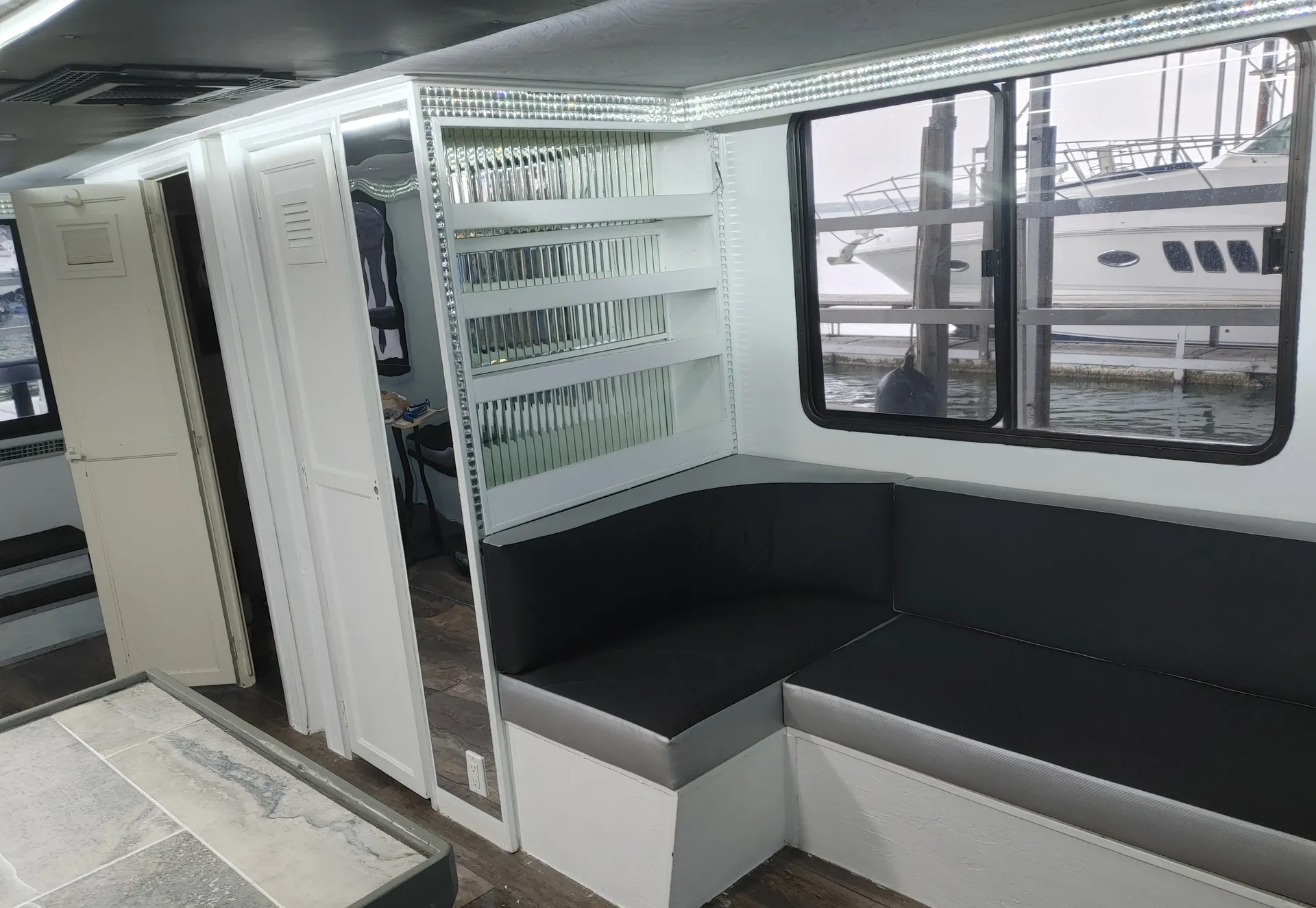 STRANGER DANGER LUXURY PARTY BOAT LAKE LEWISVILLE