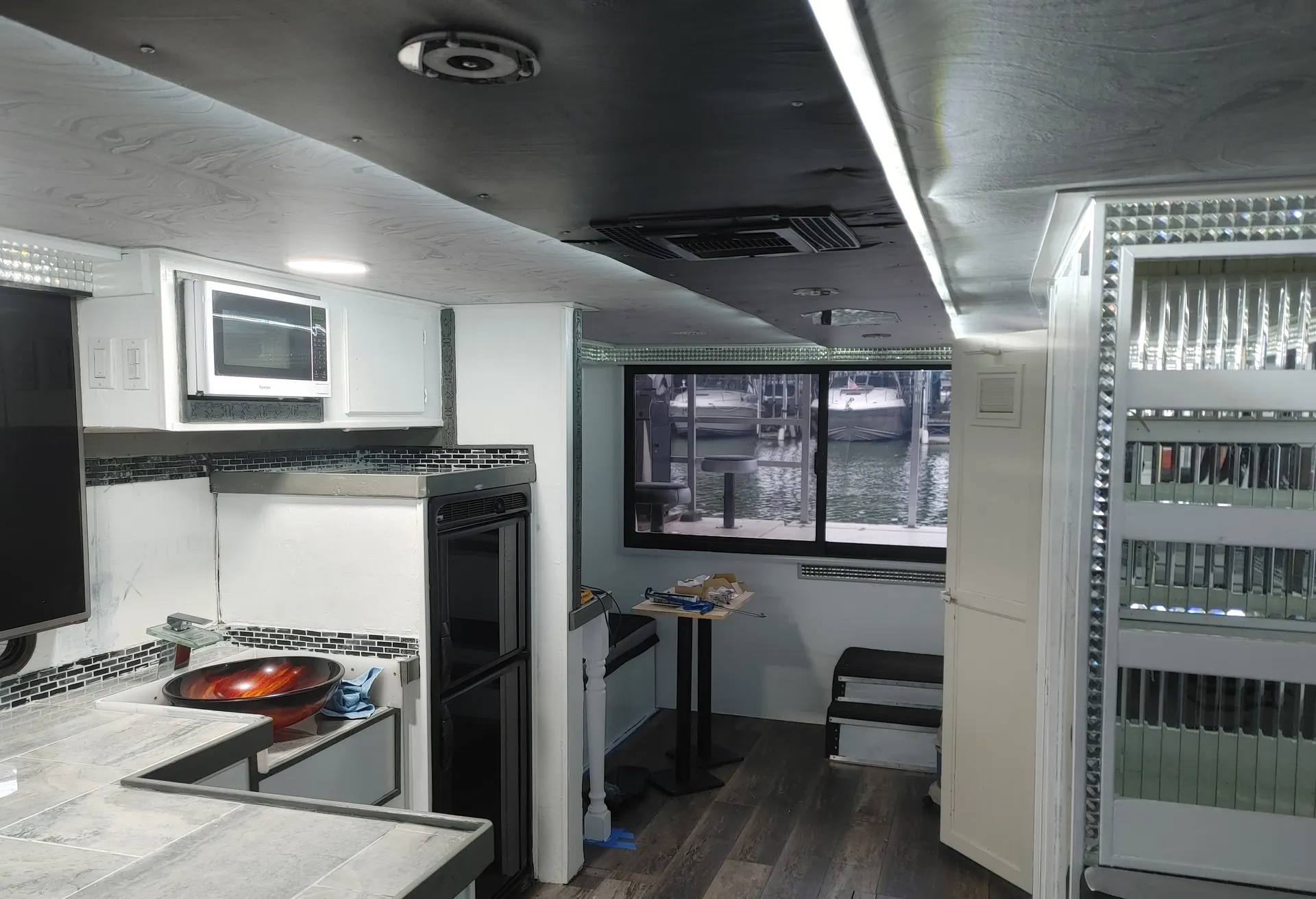 STRANGER DANGER LUXURY PARTY BOAT LAKE LEWISVILLE