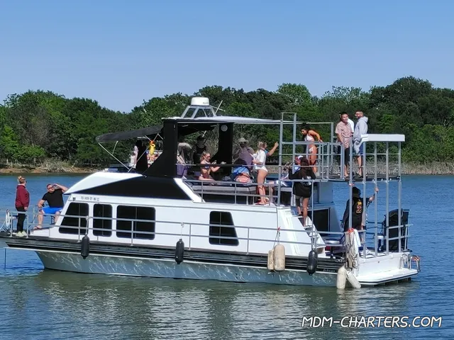 Rent a Gibson Boats motor yacht in Lake Dallas, TX near me