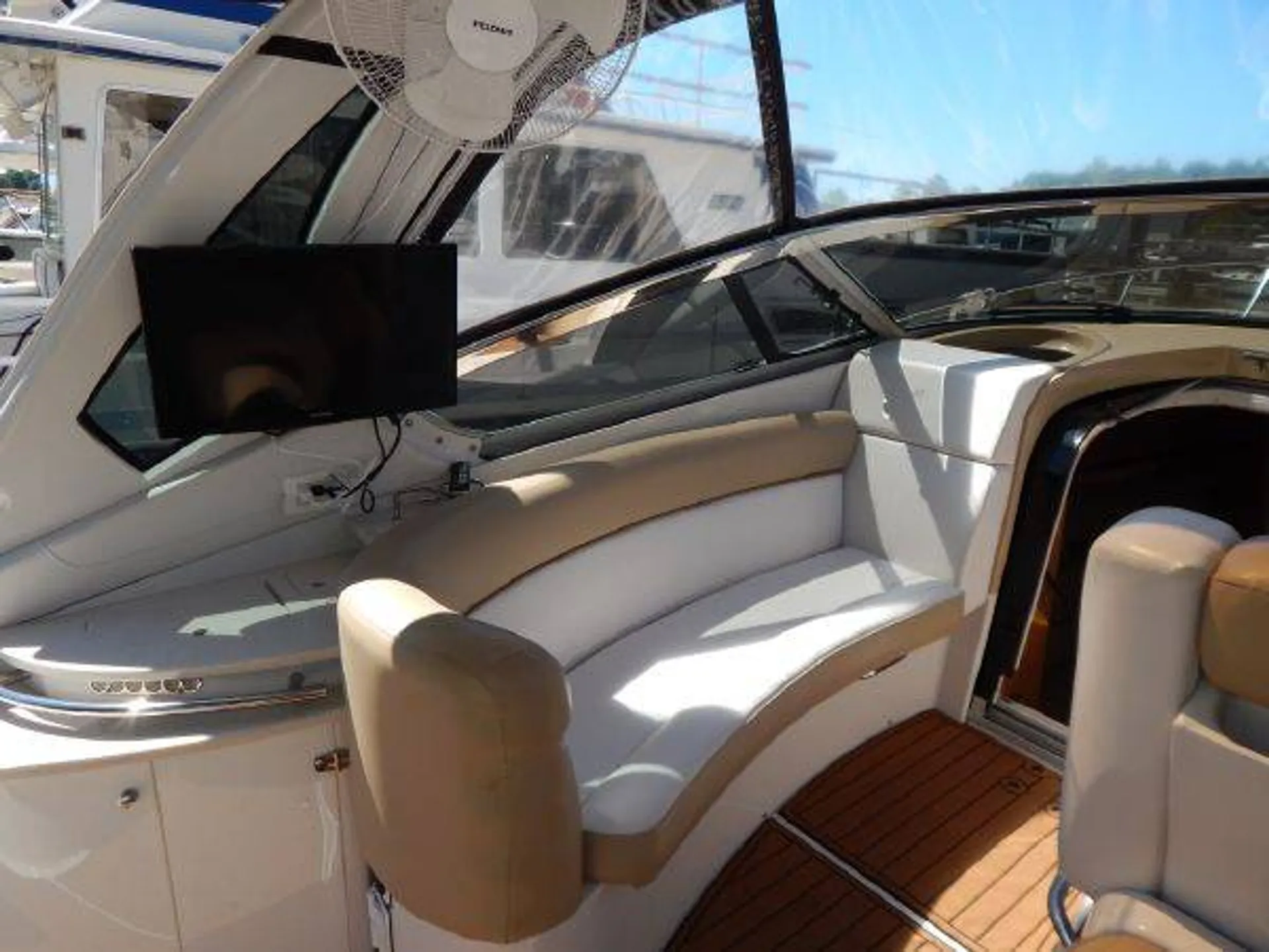 Four Winns Boats V375 Axius in Nashville, TN — photo 8