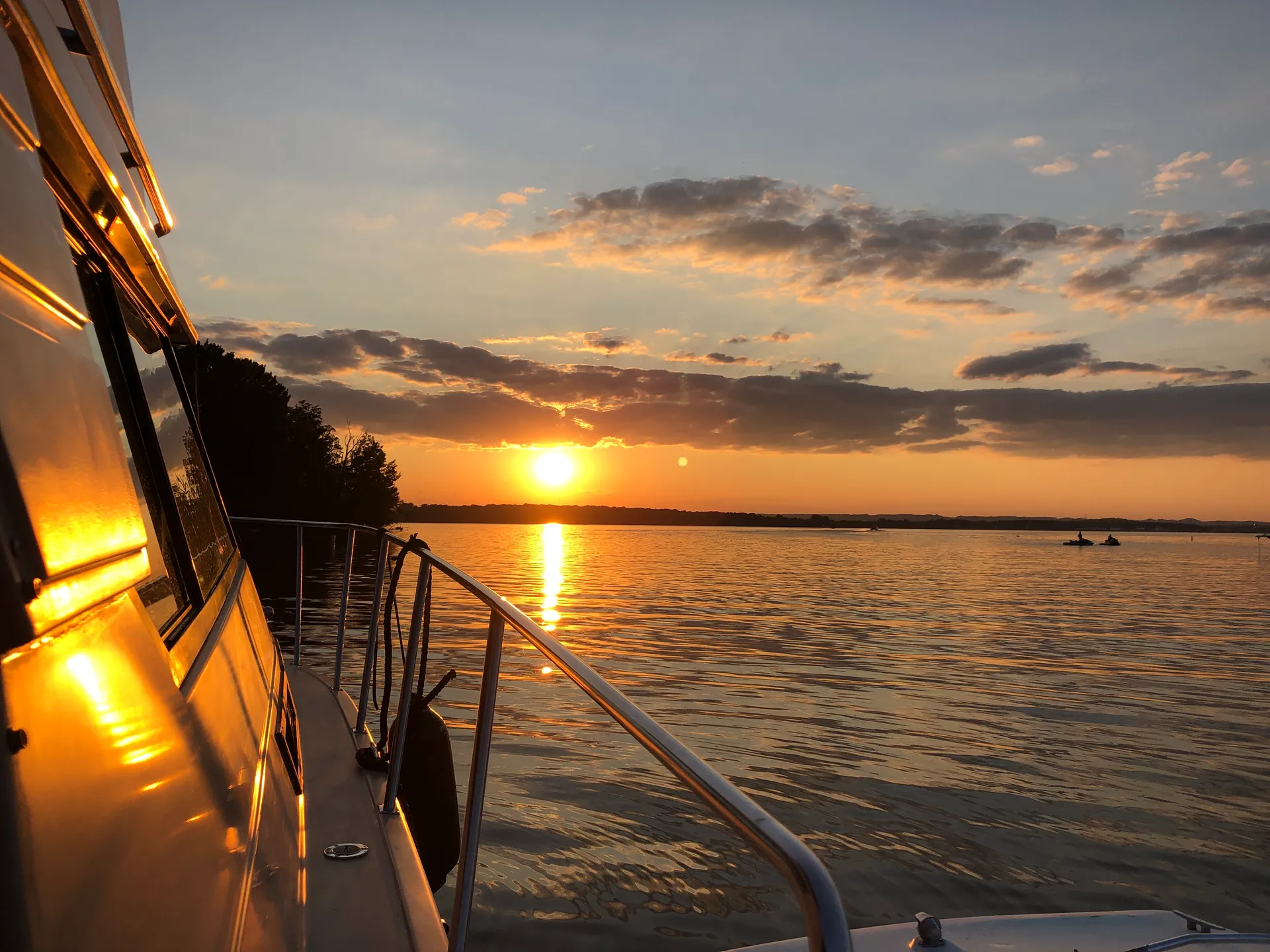 30' Sport Yacht. Come Live the Yacht Life!