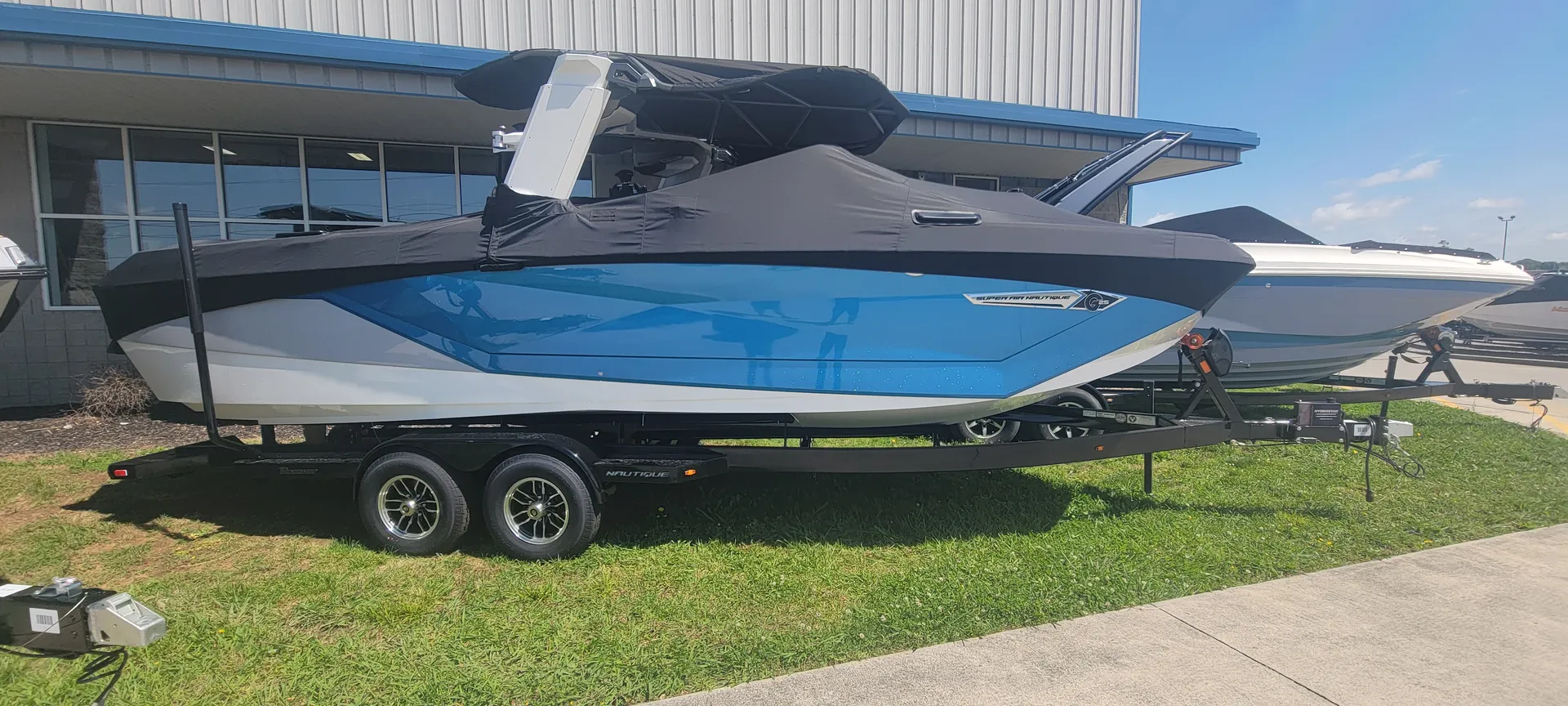 Ready for a great day on Watts Bar Lake?  This is the boat for you!  