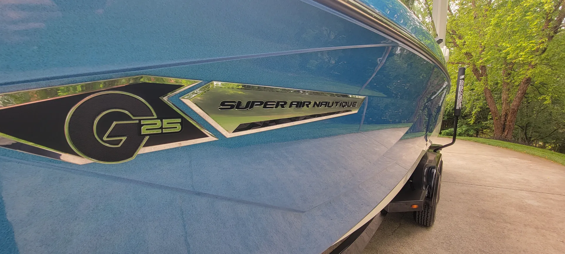 Ready for a great day on Watts Bar Lake?  This is the boat for you!  