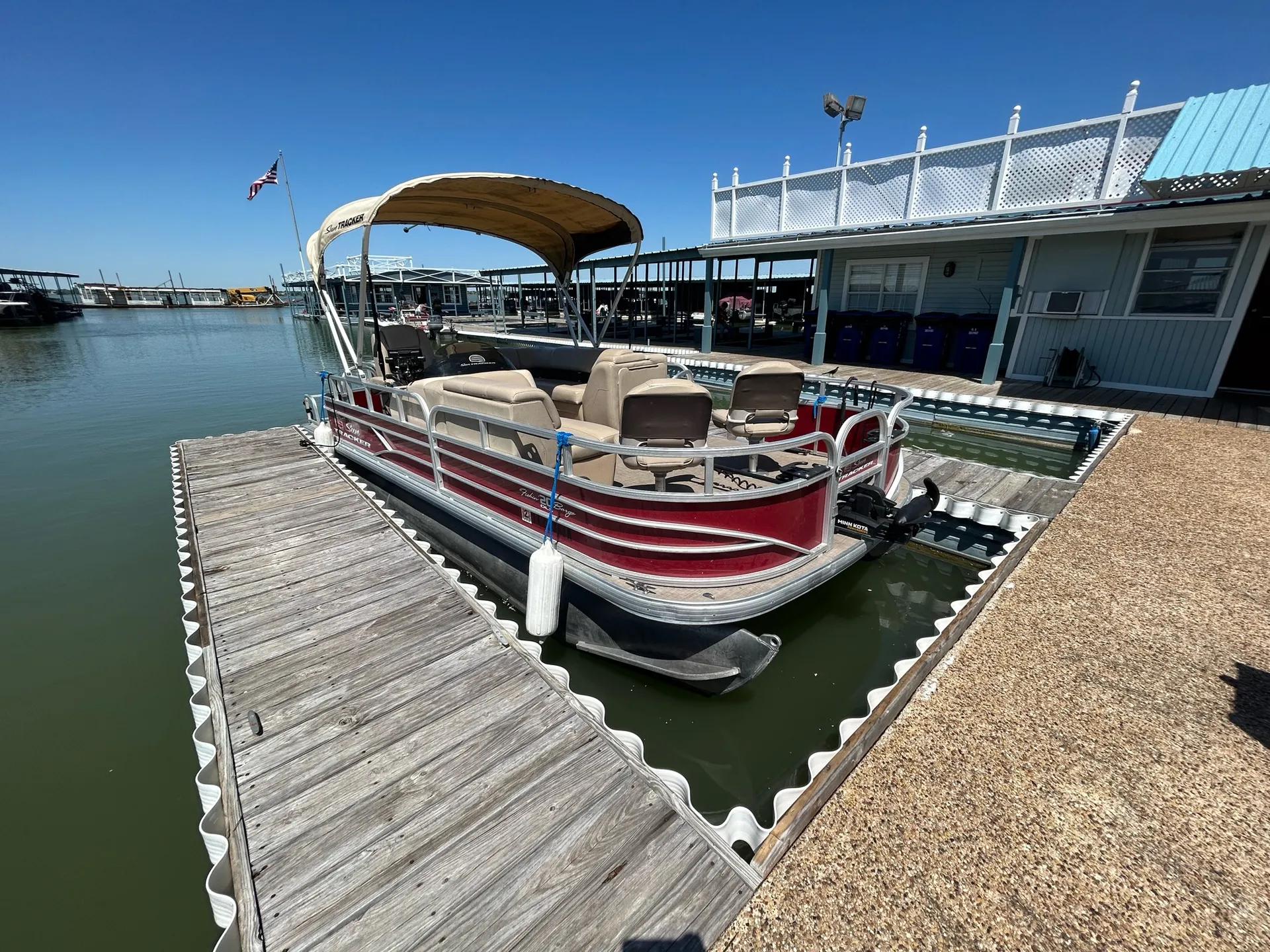 SUN TRACKER BY TRACKER MARINE FISHIN' BARGE 20 DLX W/90ELPT 4-S in Rockwall, TX