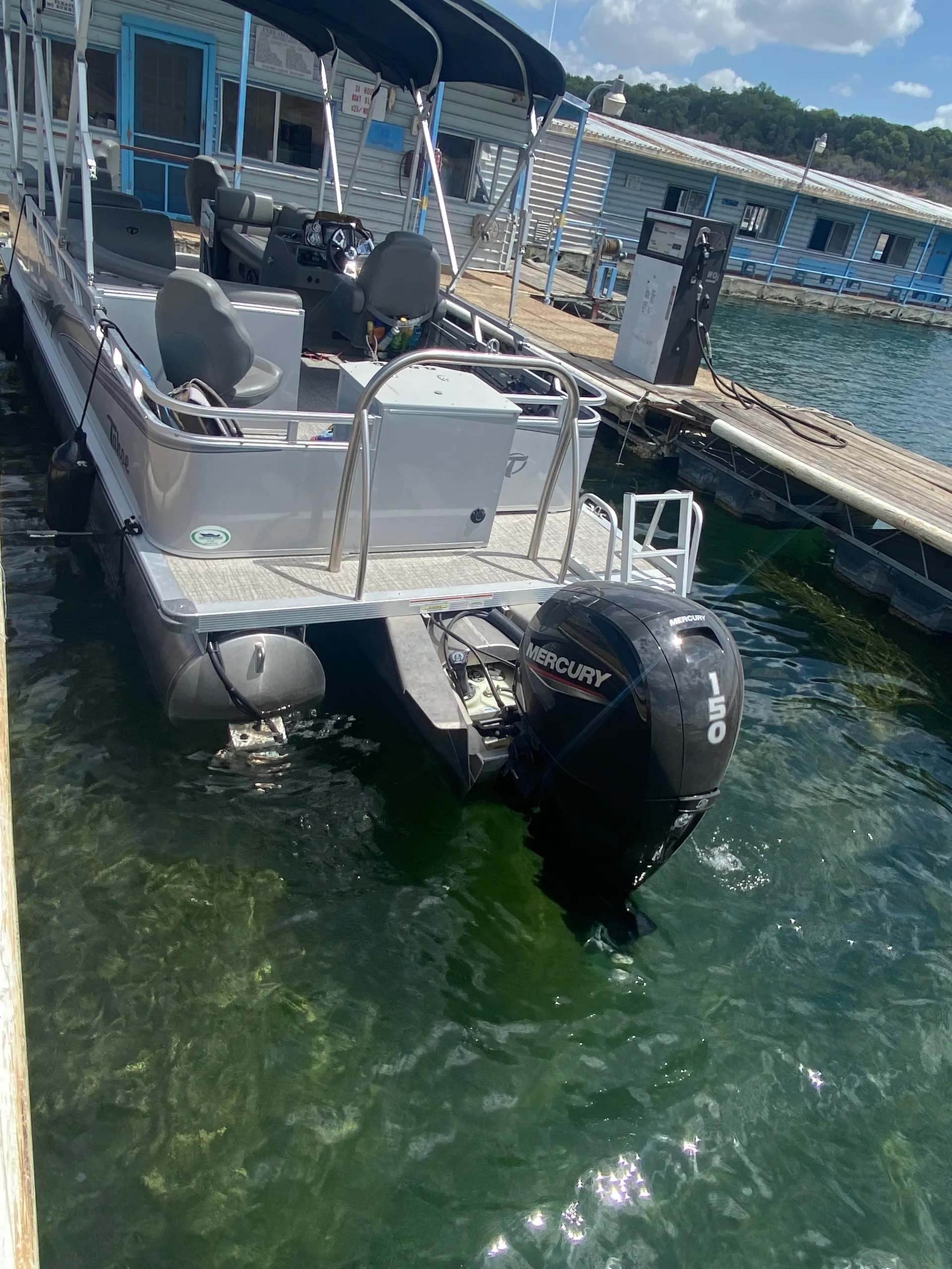 23’ Tritoon a CAPTAIN INCLUDED 2022 Fish or Cruise Memory Maker!