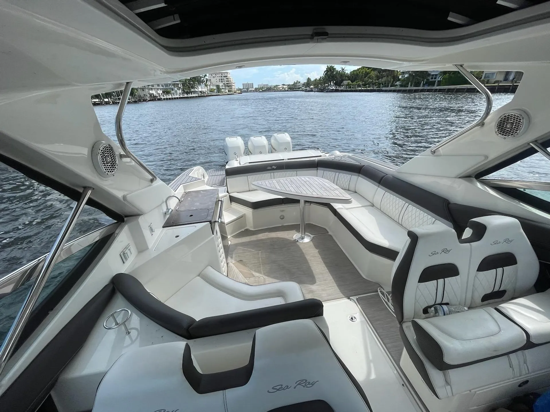 35' Sea Ray perfect for Fort Lauderdale cruising!