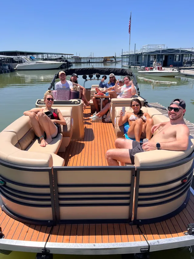 Rent a Massimo Marine pontoon in Rockwall, TX near me