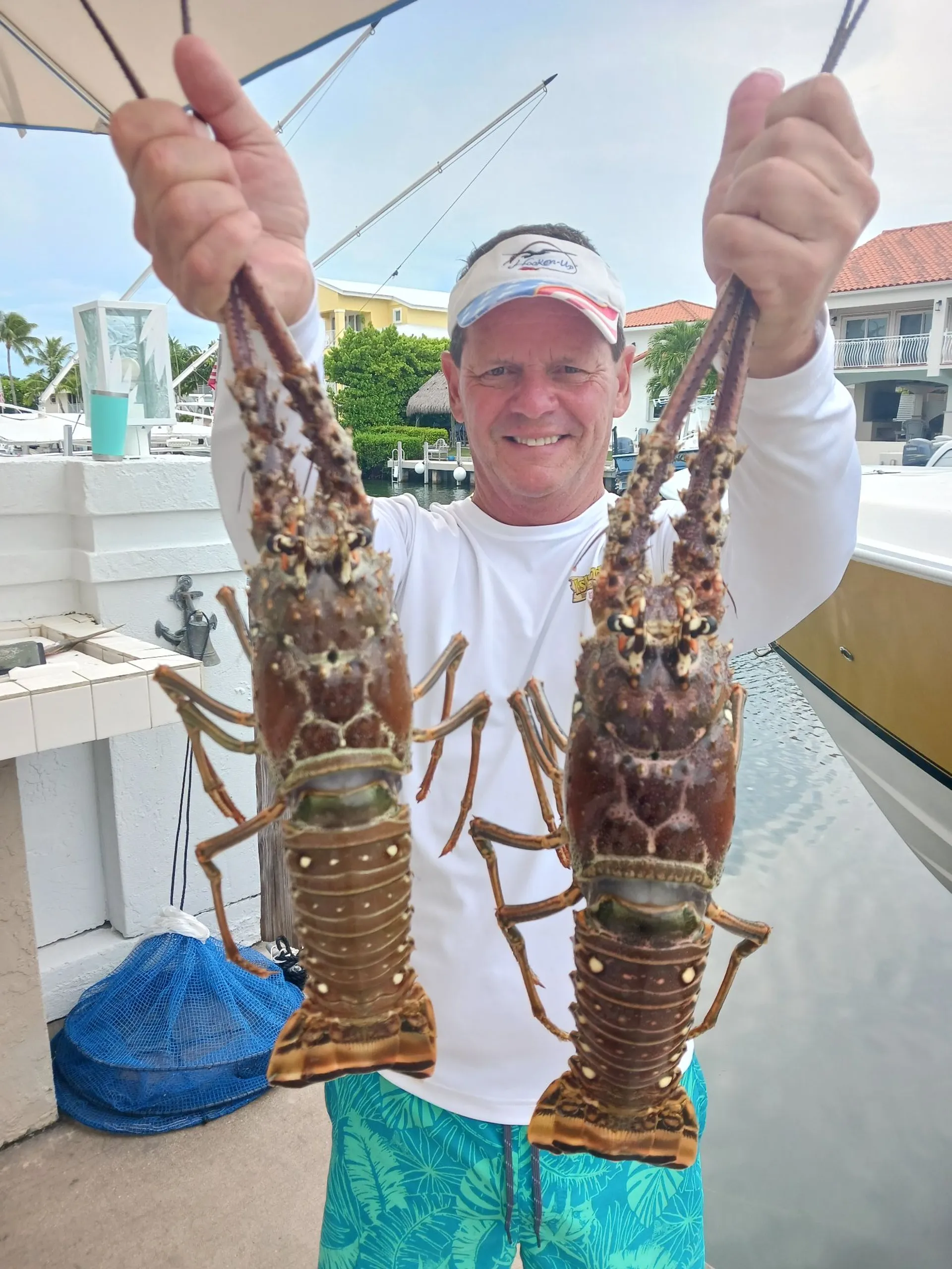 Explore the Stunning Waters of the Florida Keys Aboard Our 31’ Contend
