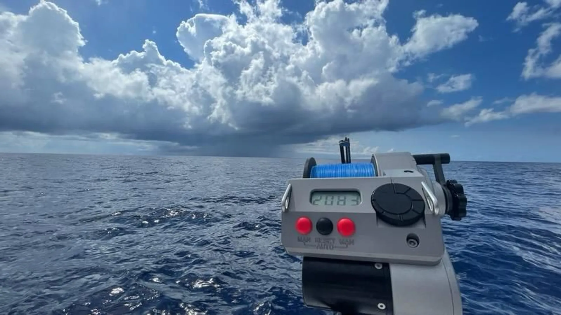 Explore the Stunning Waters of the Florida Keys Aboard Our 31’ Contend