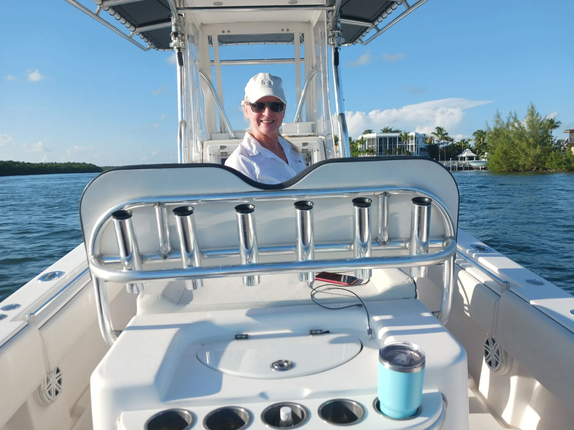 Explore the Stunning Waters of the Florida Keys Aboard Our 31’ Contend