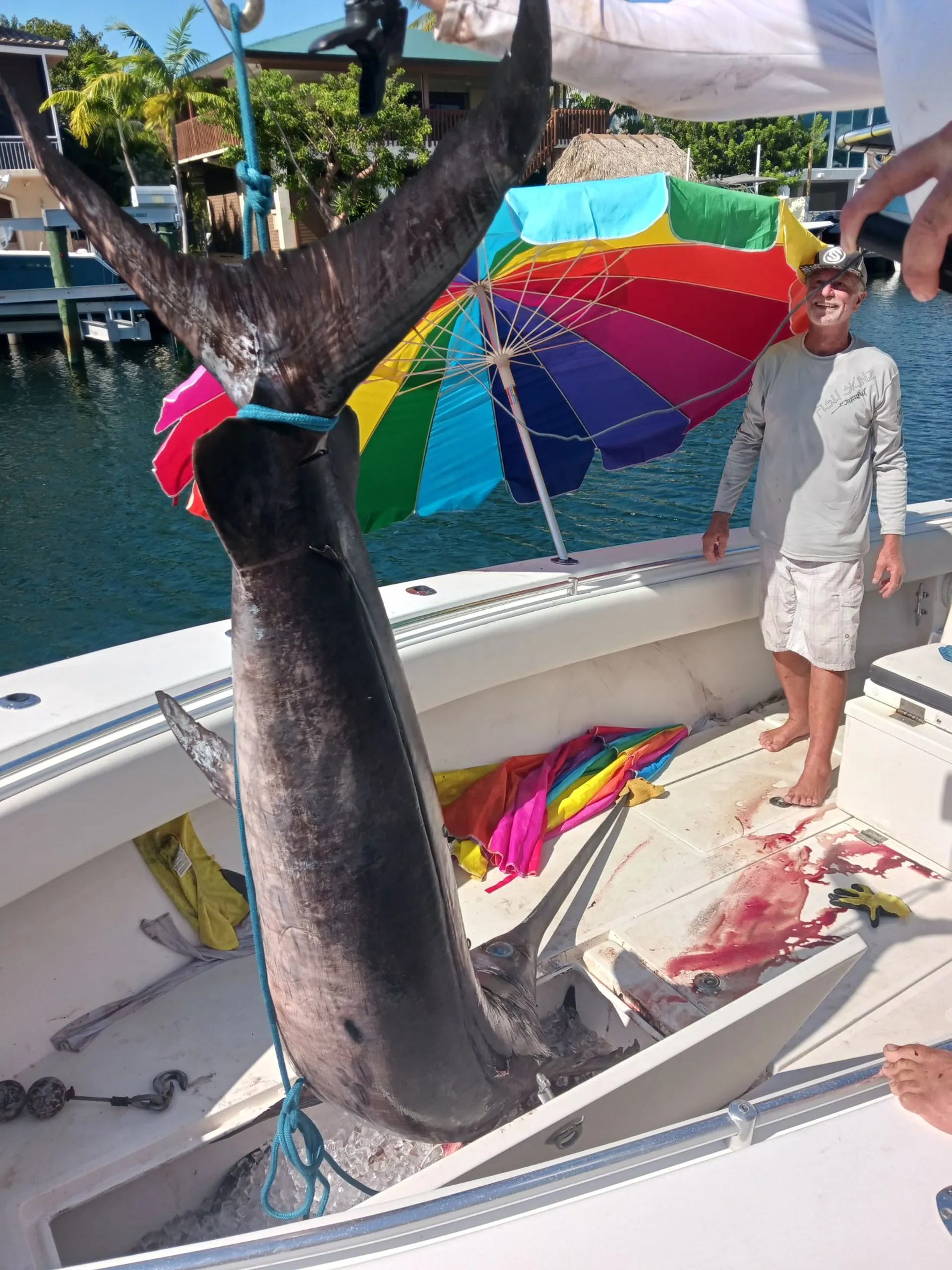 Explore the Stunning Waters of the Florida Keys Aboard Our 31’ Contend