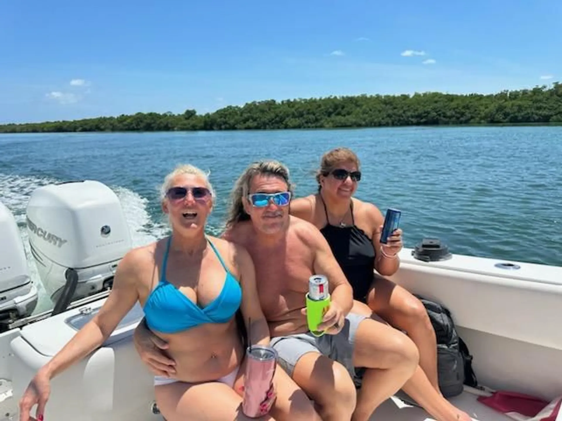 Explore the Stunning Waters of the Florida Keys Aboard Our 31’ Contend