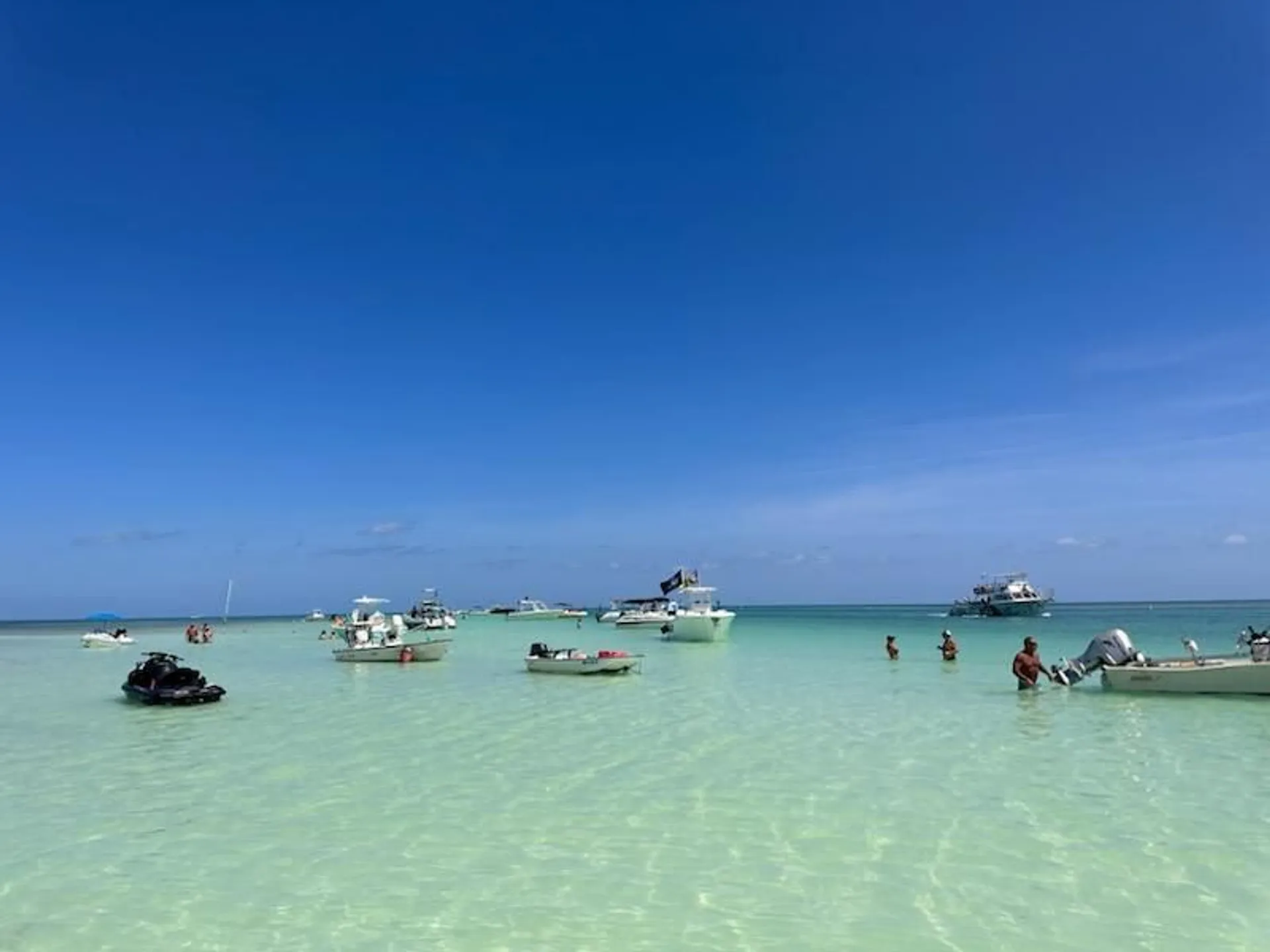 Explore the Stunning Waters of the Florida Keys Aboard Our 31’ Contend