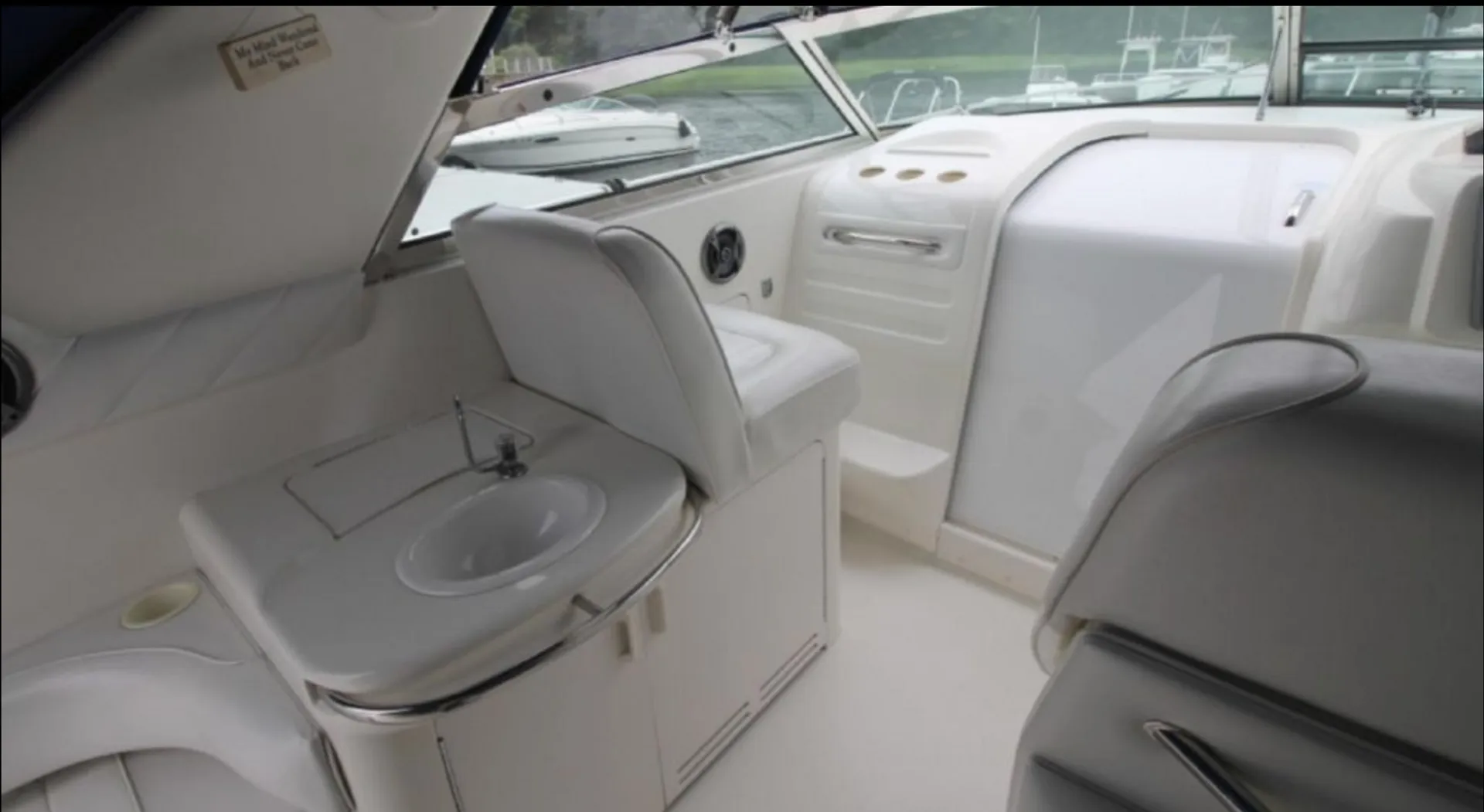 Sea Ray Yacht w/Hydraulic Swim Platform