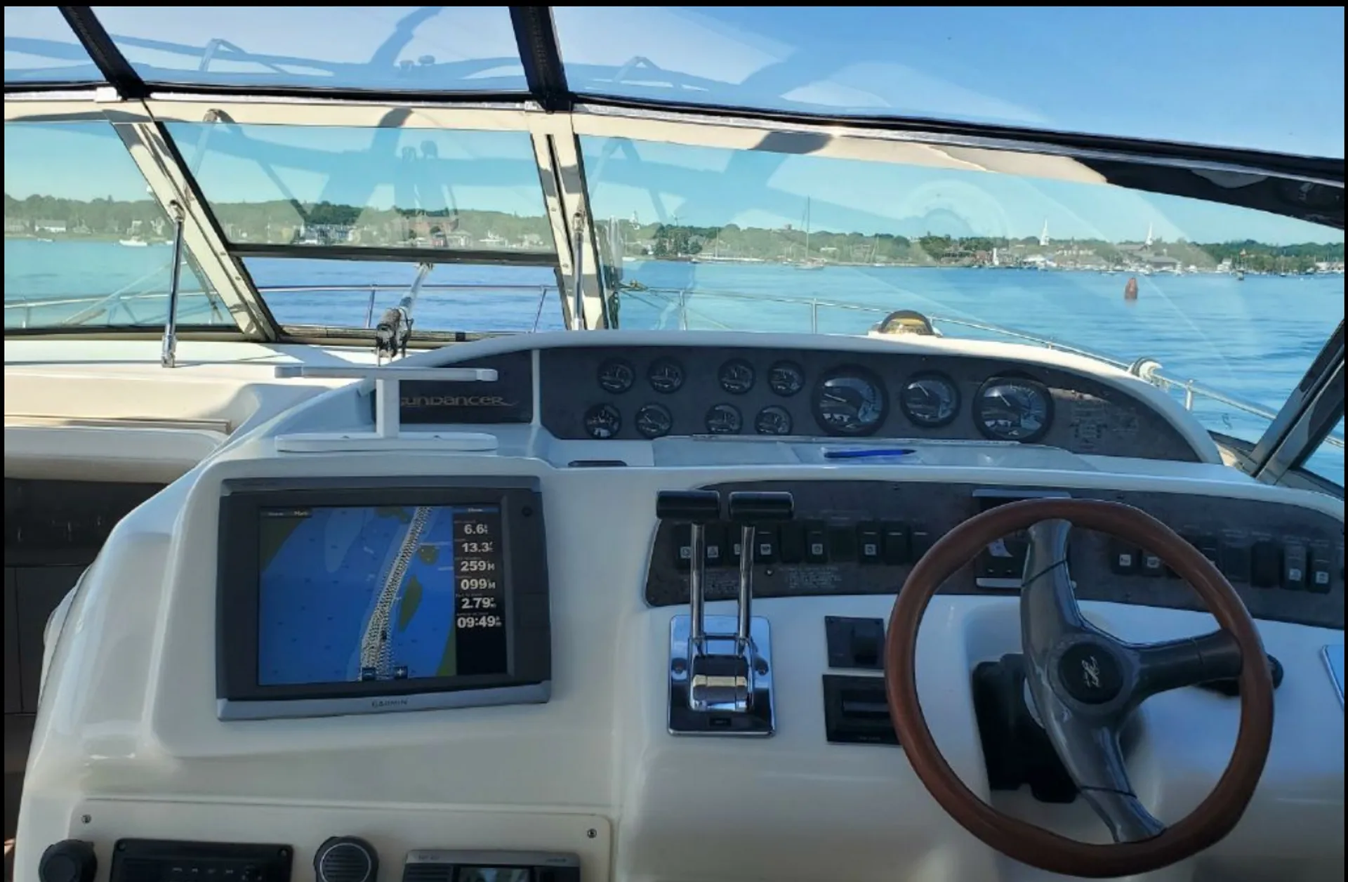 Sea Ray Yacht w/Hydraulic Swim Platform