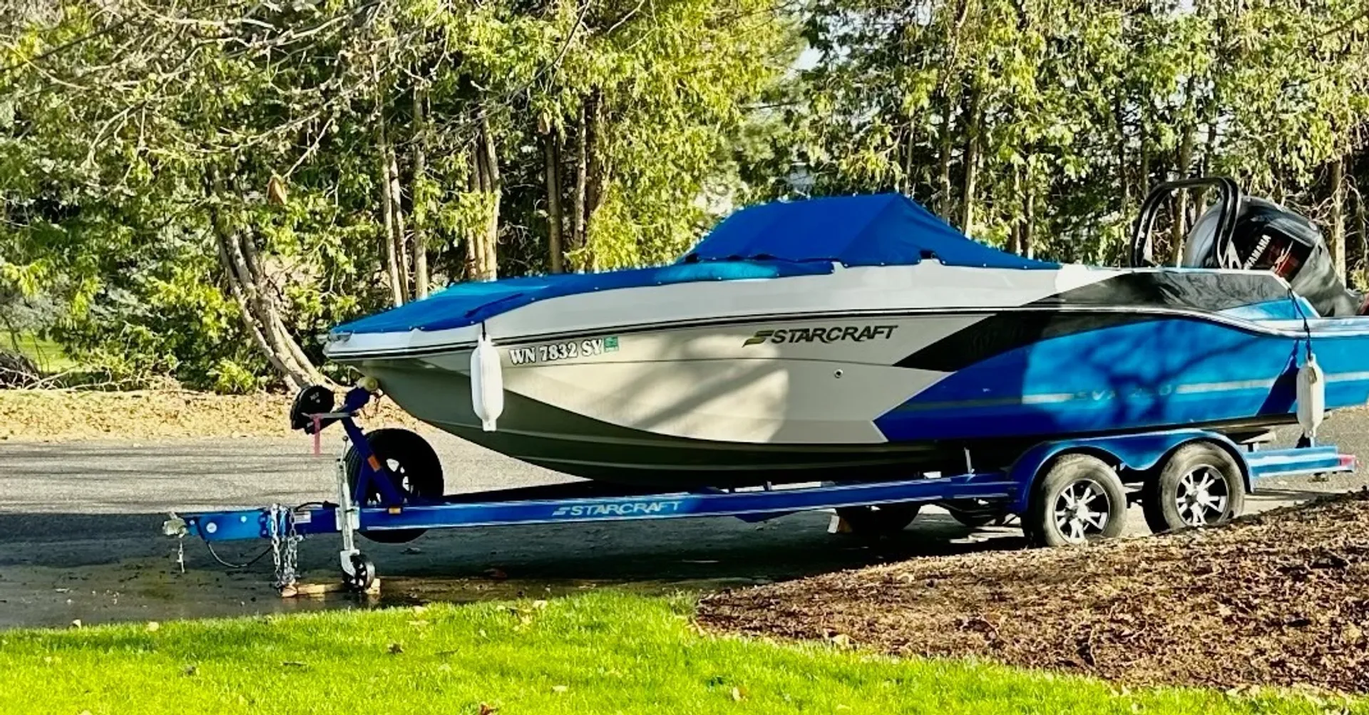 NEW deck boat with swim platforms