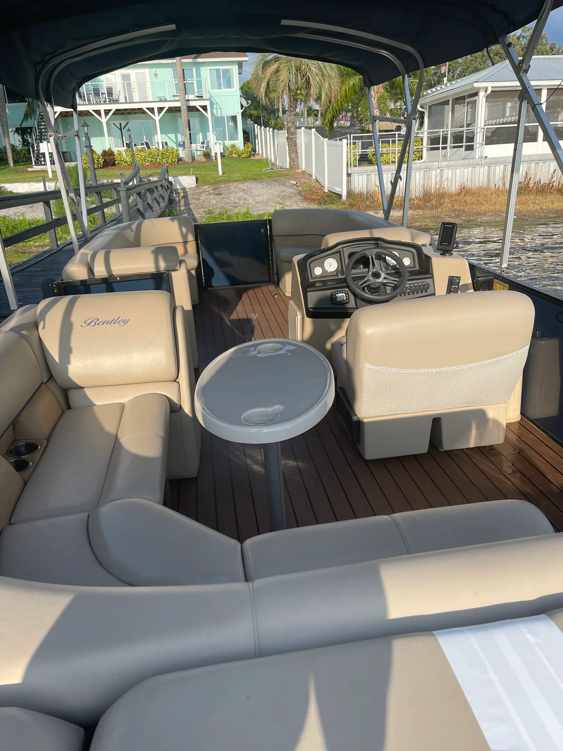 Dora Breeze - Pontoon Boat on Lake Dora