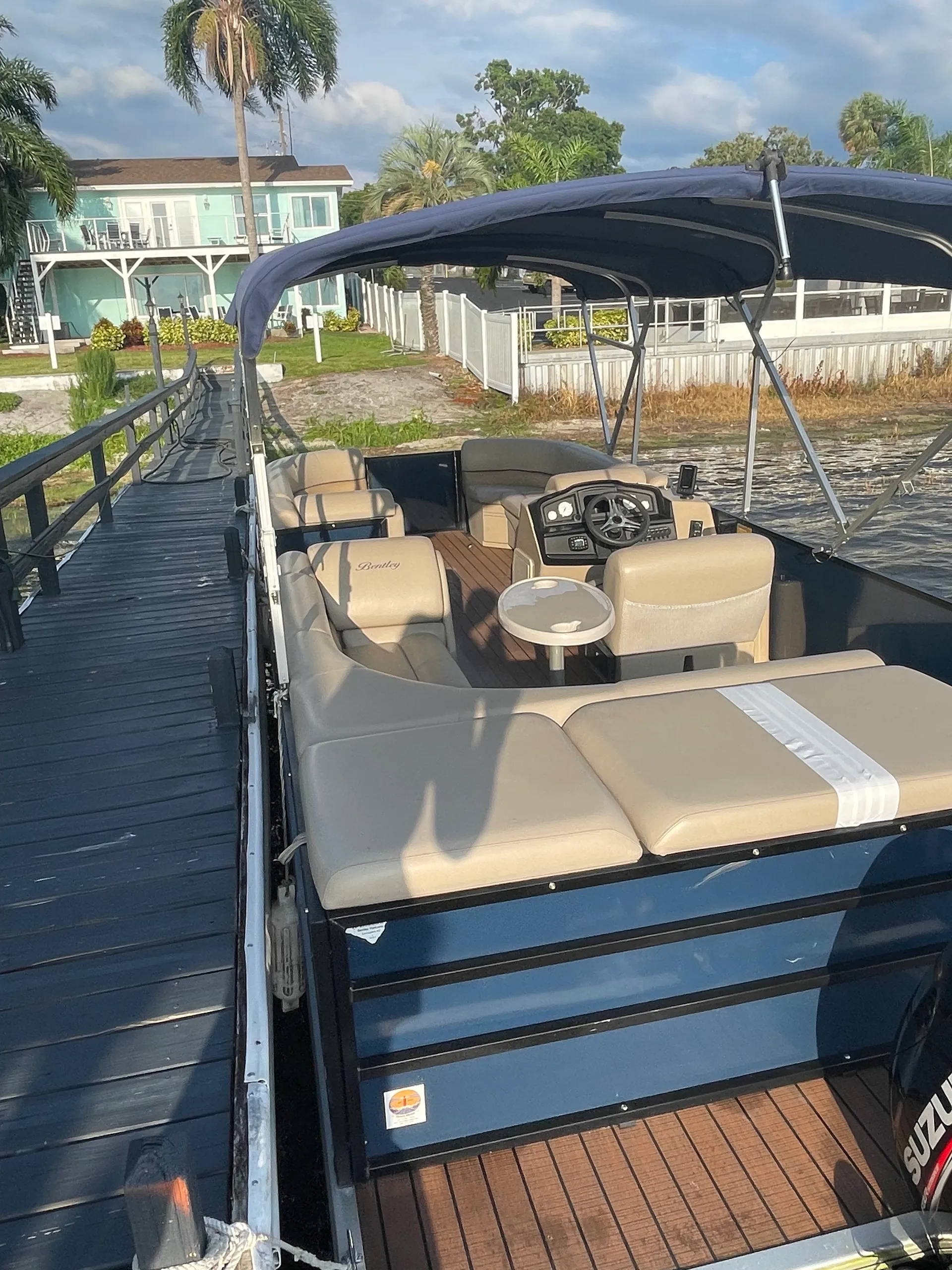 Dora Breeze - Pontoon Boat on Lake Dora