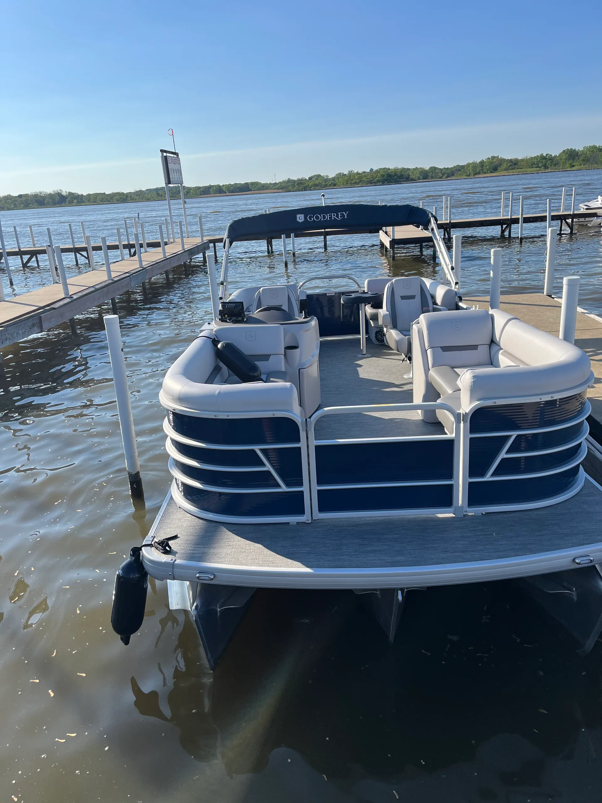 2023 Sweetwater Pontoon w/ 115 HP Yamaha. Multi-Day bookings available