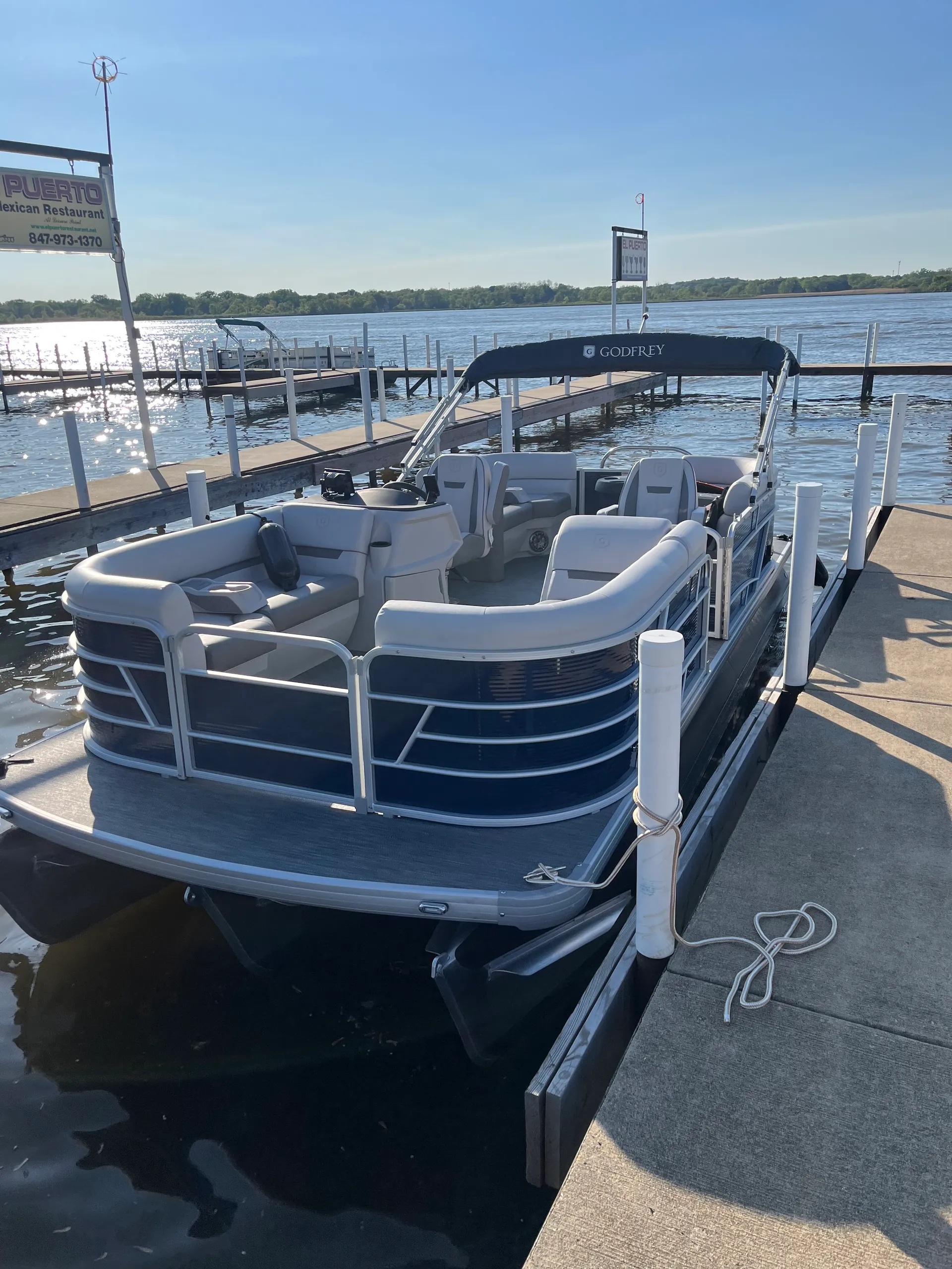2023 Sweetwater Pontoon w/ 115 HP Yamaha. Multi-Day bookings available