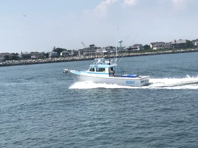 Rent a Henriques offshore sport fishing in Freeport, NY near me