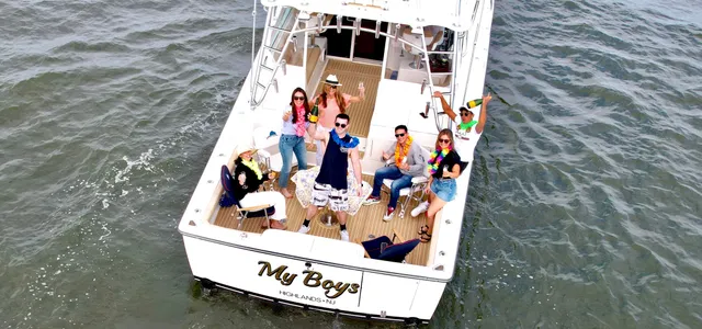 Rent a Henriques Yachts express cruiser in Highlands, NJ near me