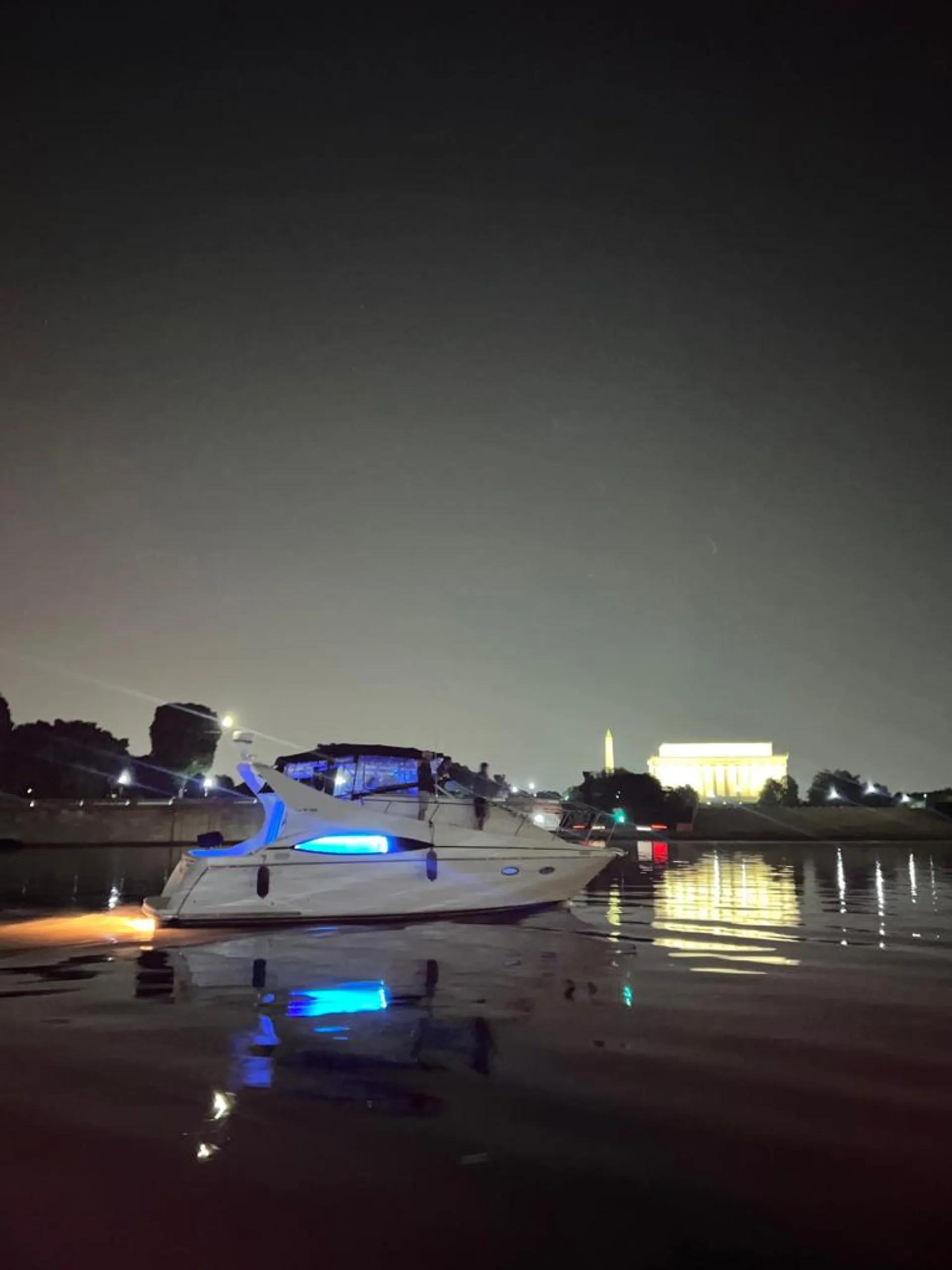 Monumental Cruiser | Carver Yacht