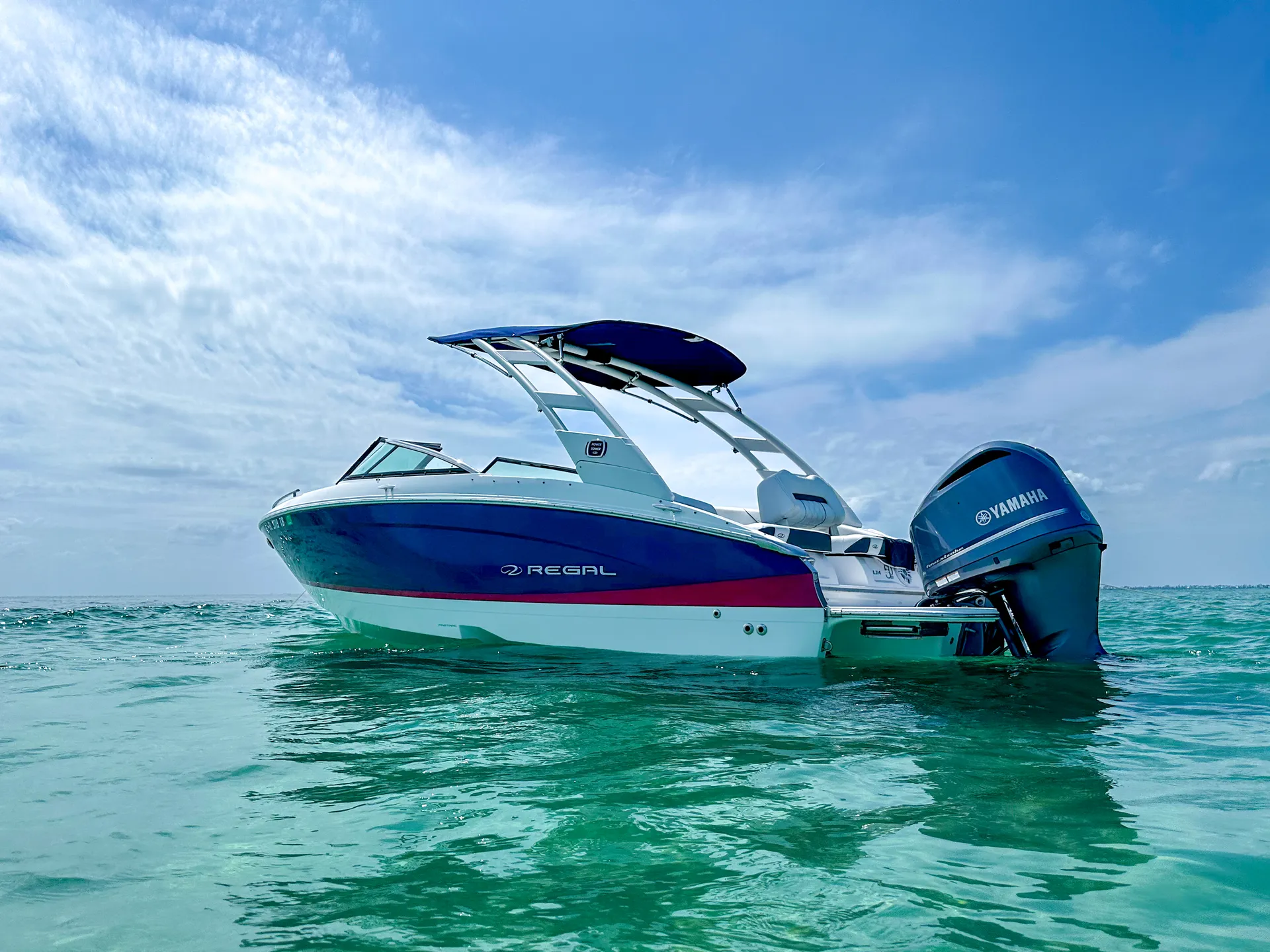 NEW Luxury Boat, Fuel Included - BT sound system with licensed Captain