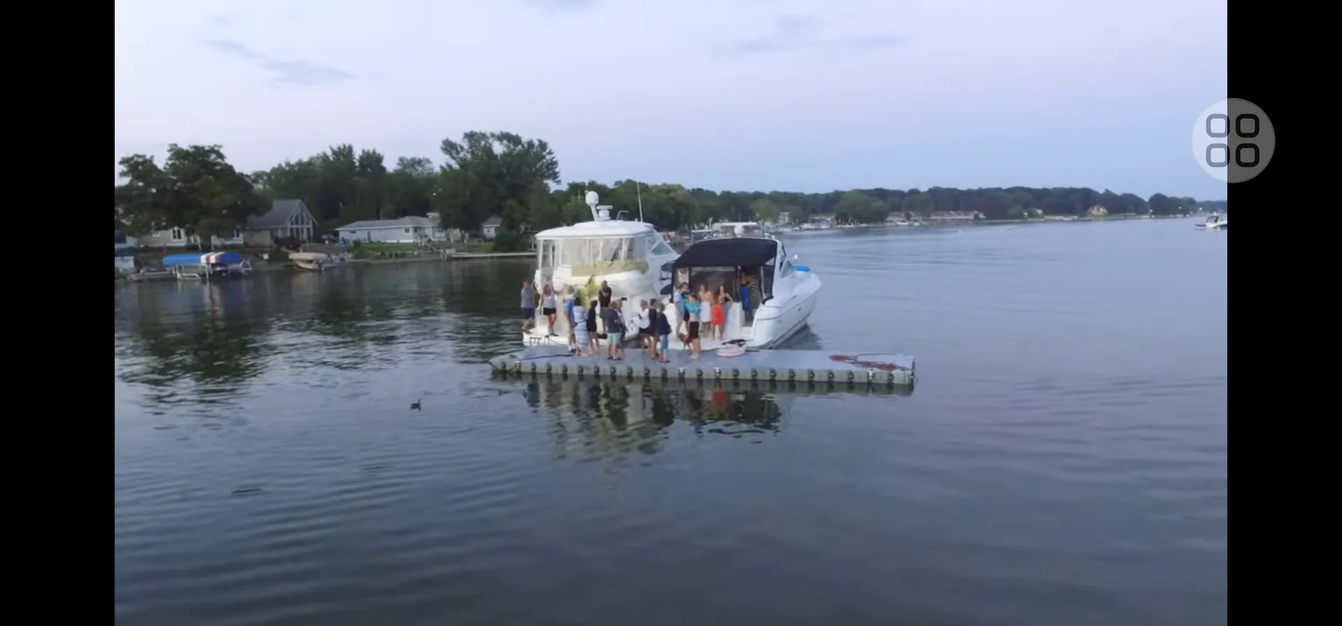 Yachts of Fun Motoryacht in the Sun