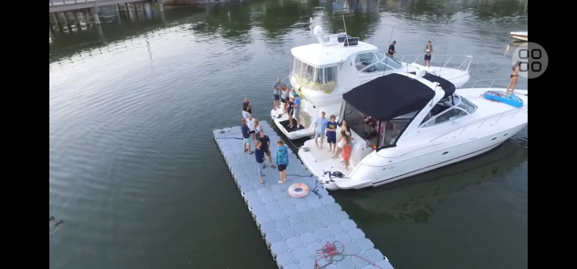 Yachts of Fun Motoryacht in the Sun