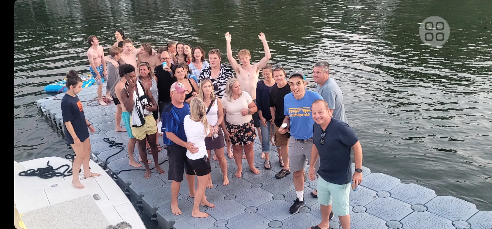 Yachts of Fun Motoryacht in the Sun